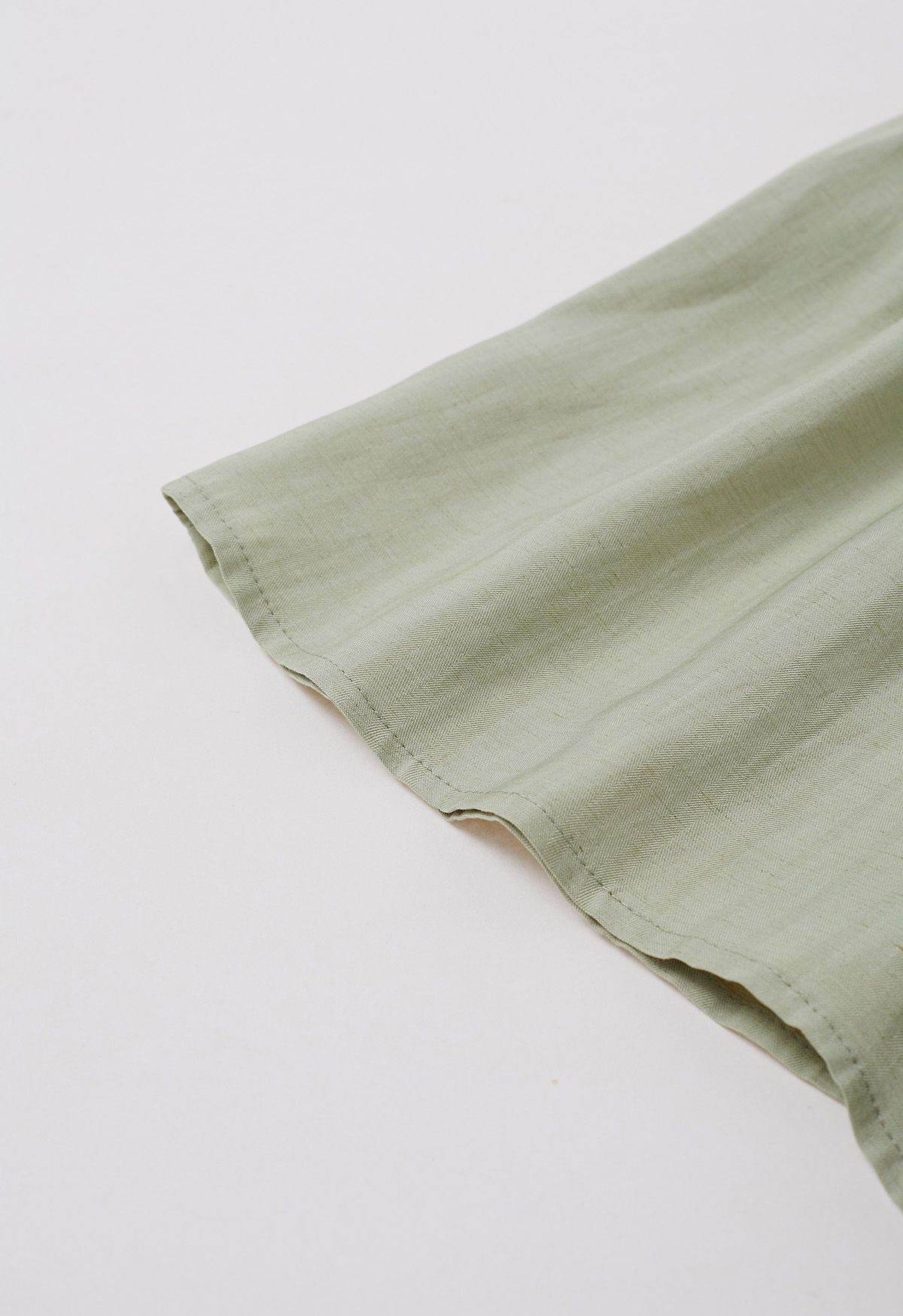 Conjunto de top sin mangas y pantalones cortos con pliegues en verde guisante