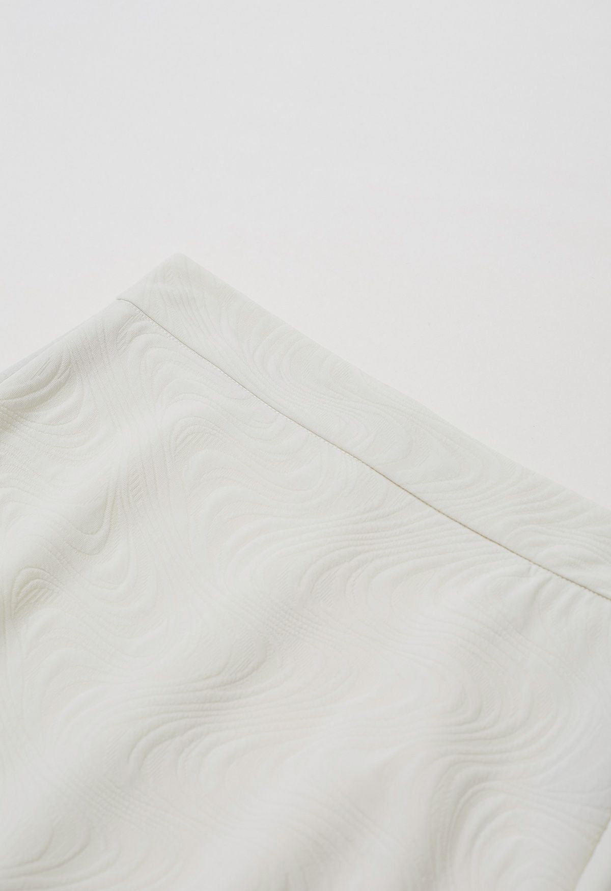 Falda larga de tubo de jacquard ondulado en marfil
