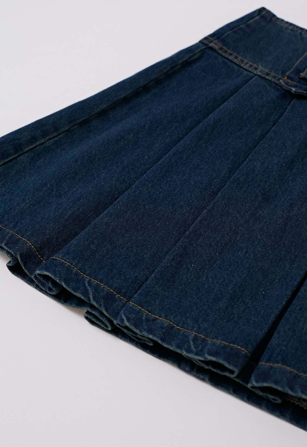 Minifalda vaquera clásica plisada con cinturón en azul