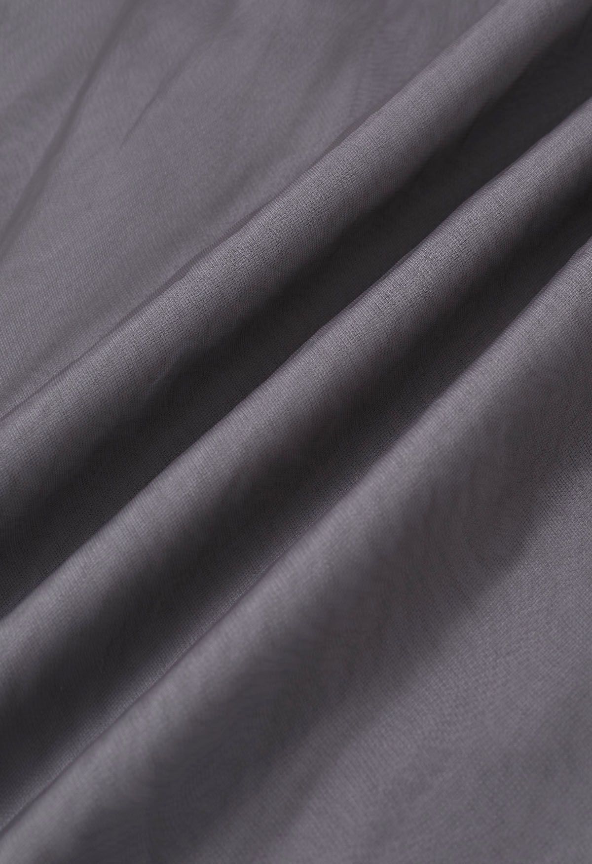 Falda midi de tul de malla con dobladillo ribeteado en gris
