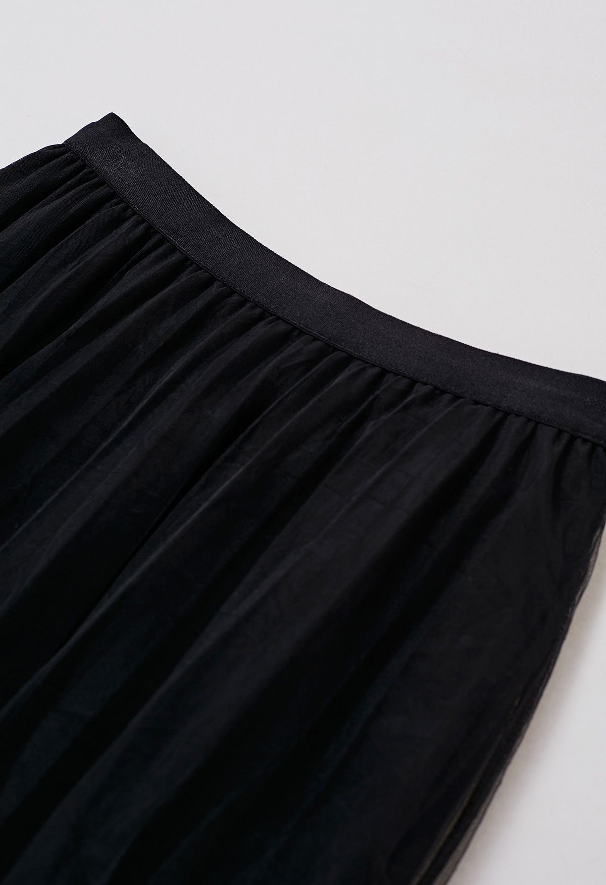Falda midi de tul de malla con dobladillo ribeteado en negro
