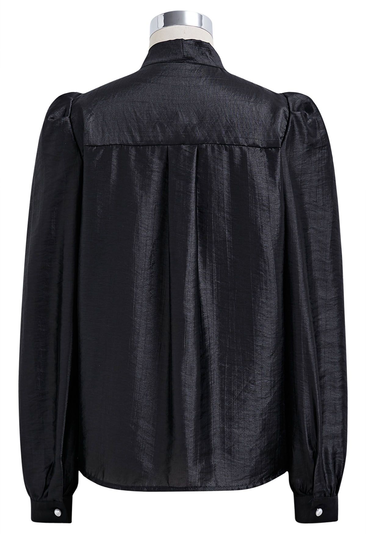 Camisa con lazo y lazo de satén texturizado en negro