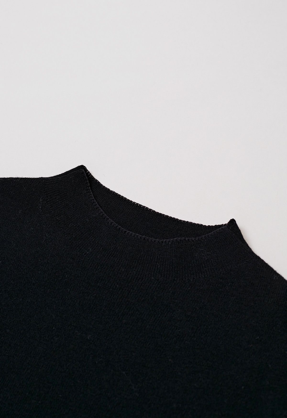 Top de punto con cuello simulado y cintura con cordón en la espalda en negro