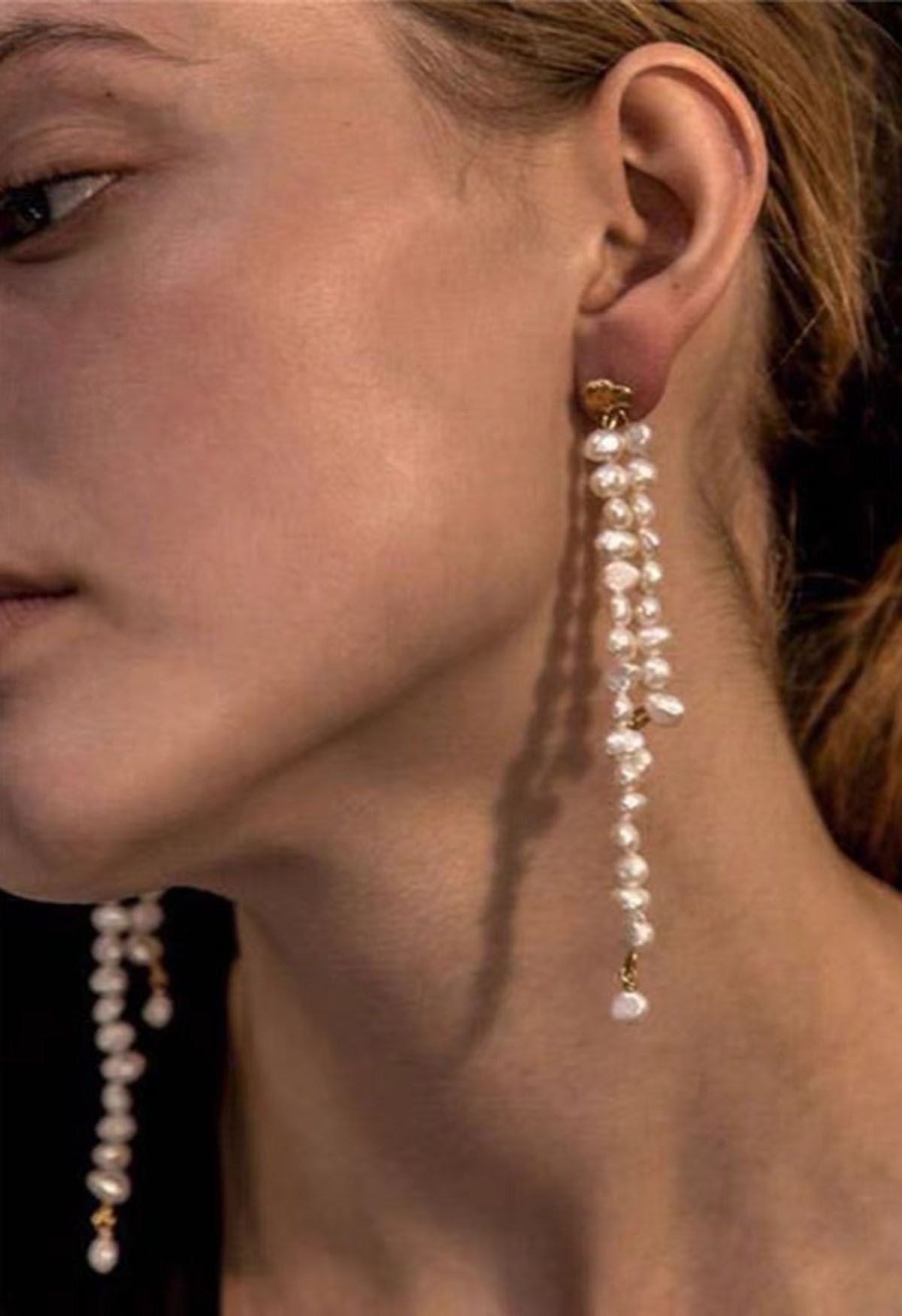 Aretes colgantes asimétricos de perlas de agua dulce