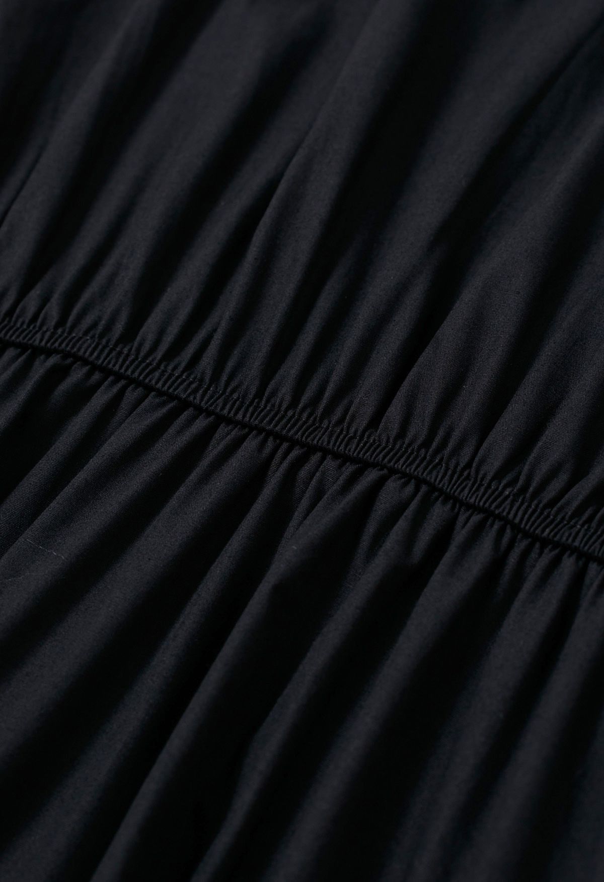 Vestido largo de algodón con volantes y manga corta en negro