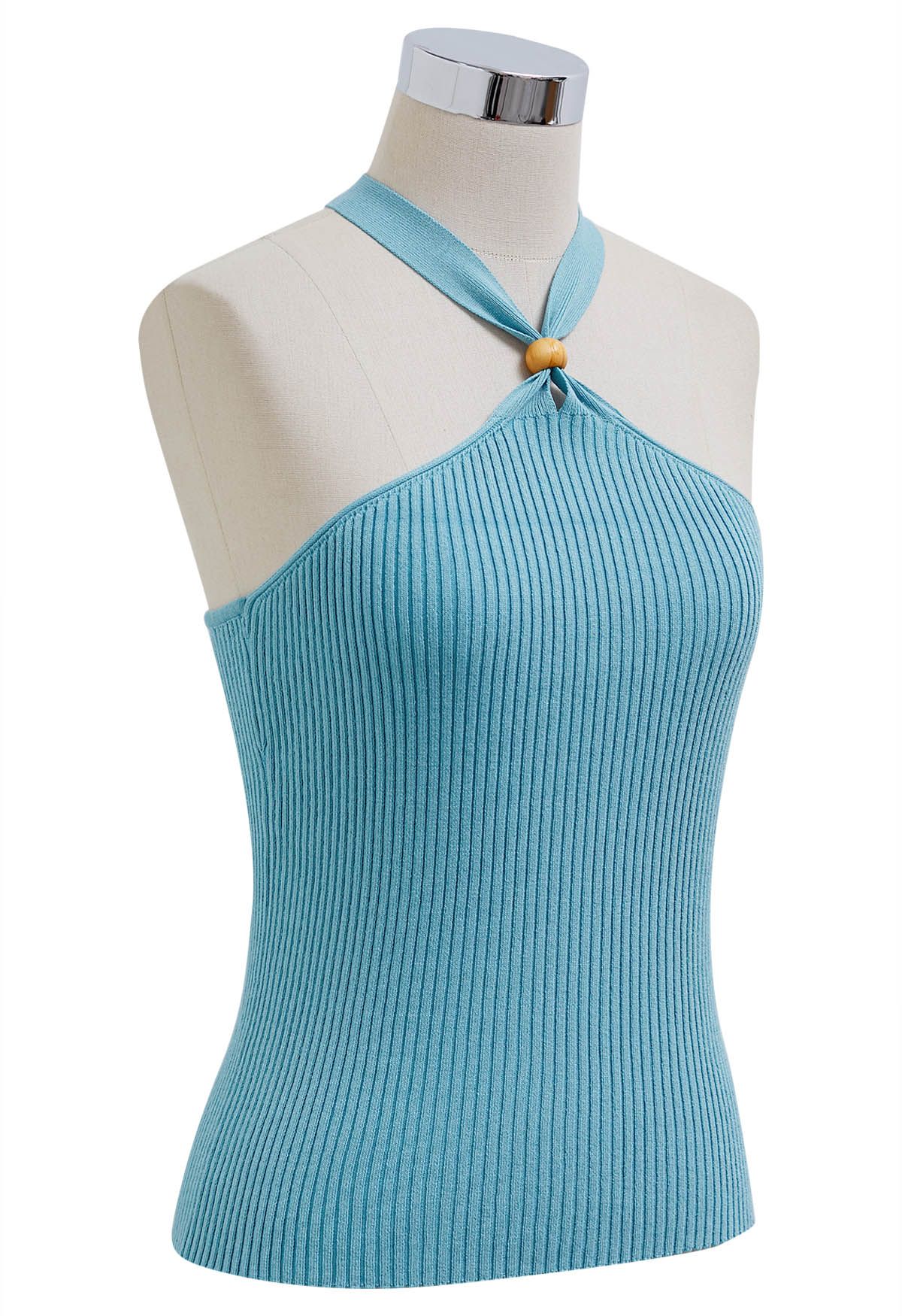 Top de punto con cuello halter y decoración de cuentas de madera en azul