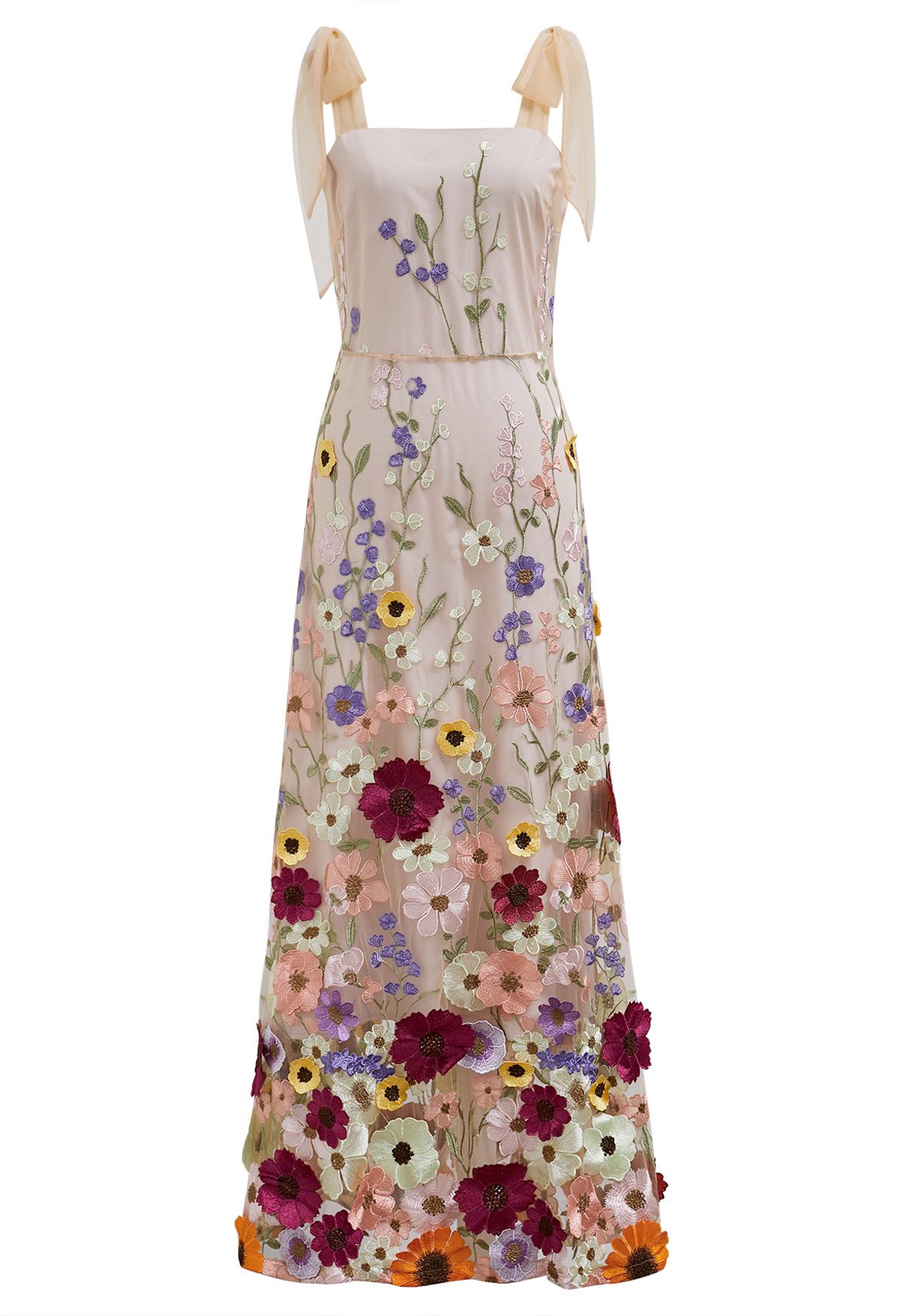 Vestido largo de tul de malla con tirantes y apliques florales en 3D en color albaricoque