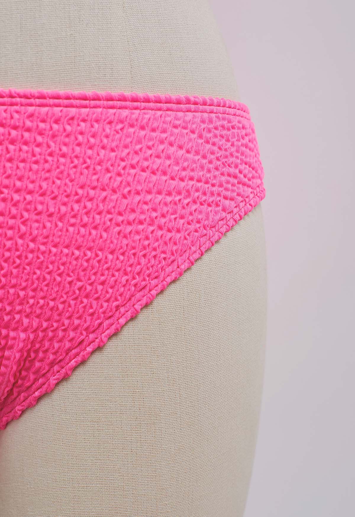 Conjunto de bikini torcido con textura ondulada de tres piezas en rosa fuerte