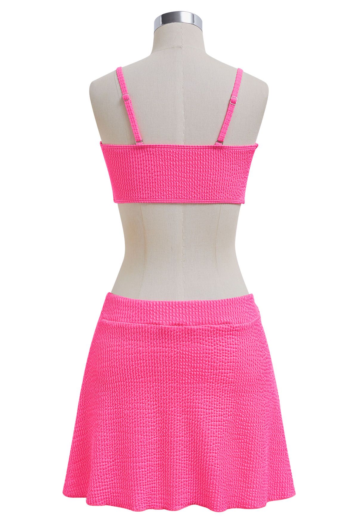 Conjunto de bikini torcido con textura ondulada de tres piezas en rosa fuerte