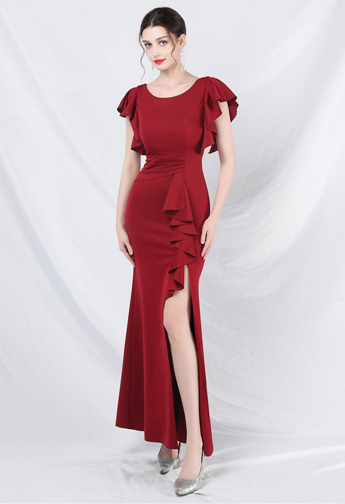 Vestido de sirena con abertura y ribete de volantes en rojo de Glamorous