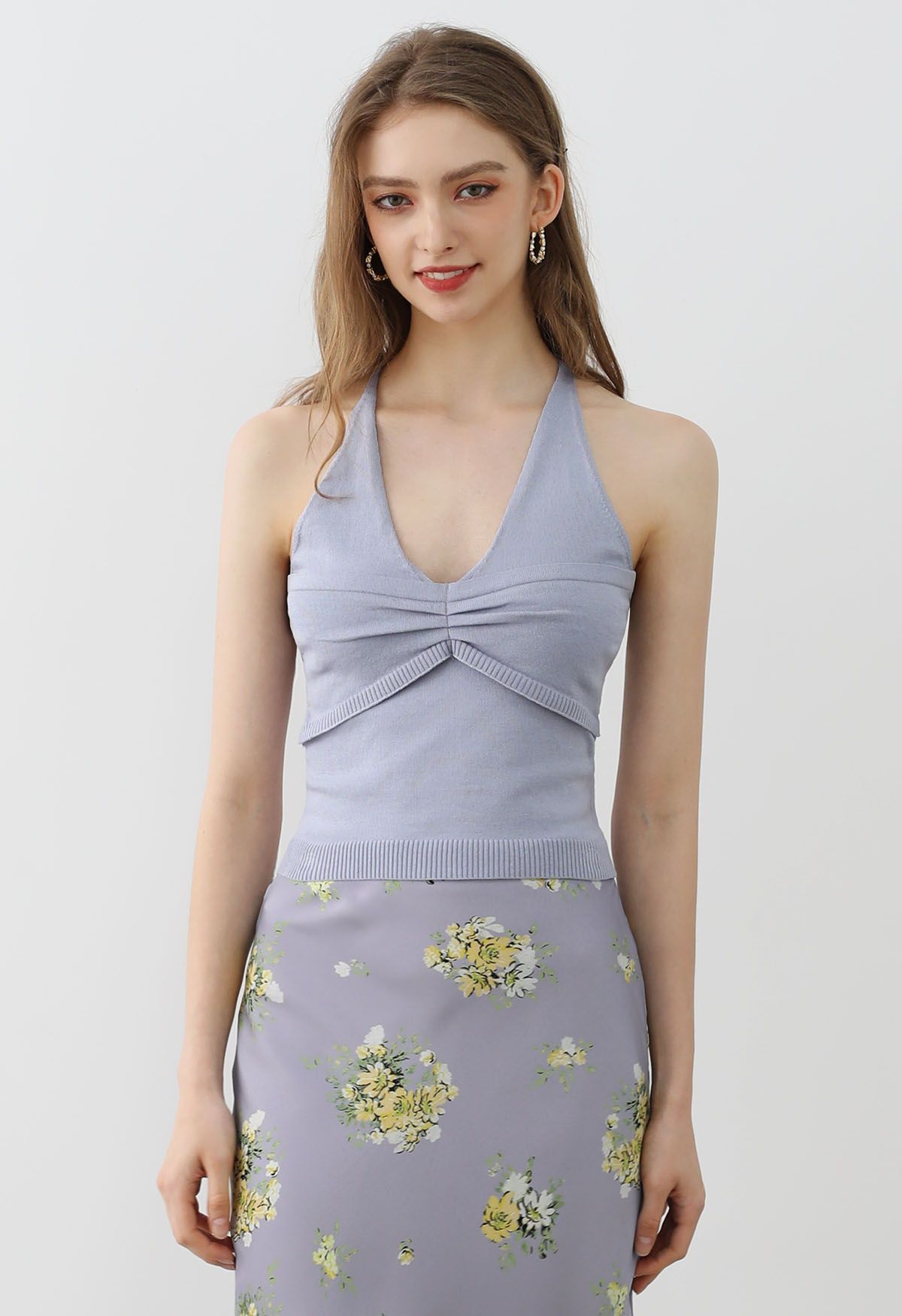 Top de punto con escote halter y detalle de pinzas en lavanda