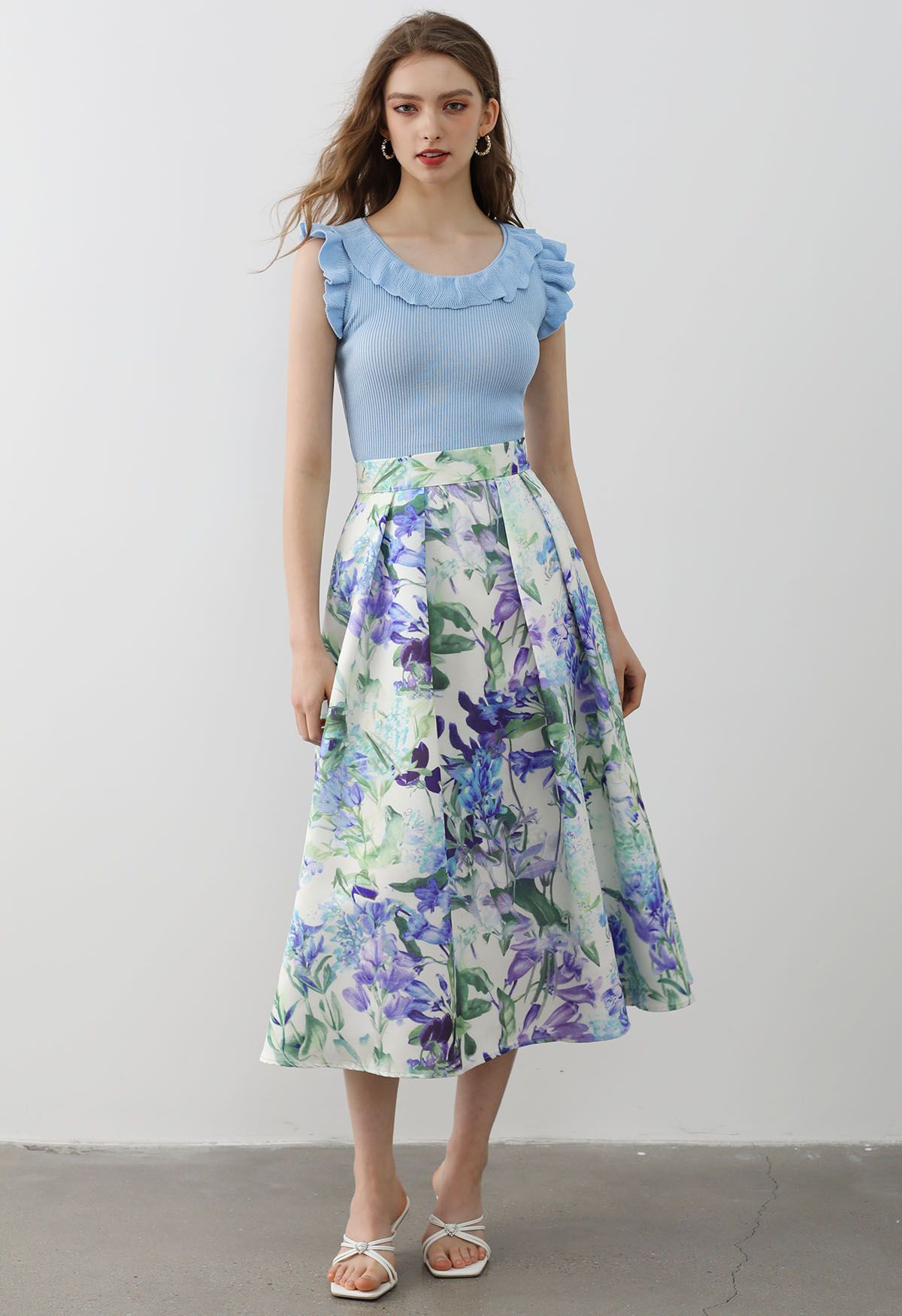 Falda midi plisada con flores azules carismáticas