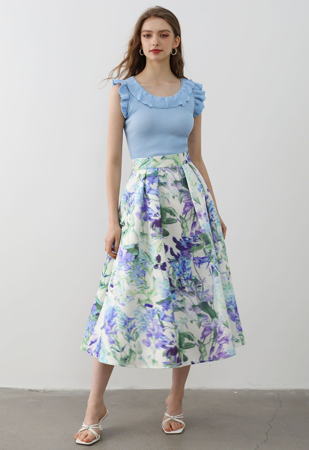 Falda midi plisada con flores azules carismáticas