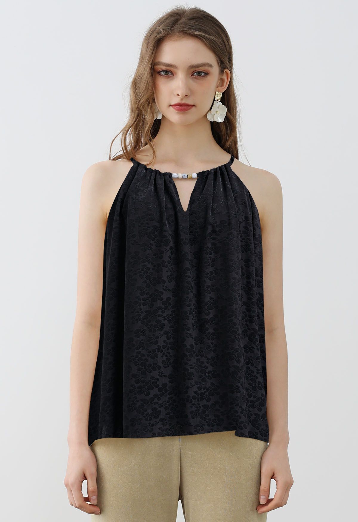 Top de jacquard floreado con cuello halter y cuentas en negro