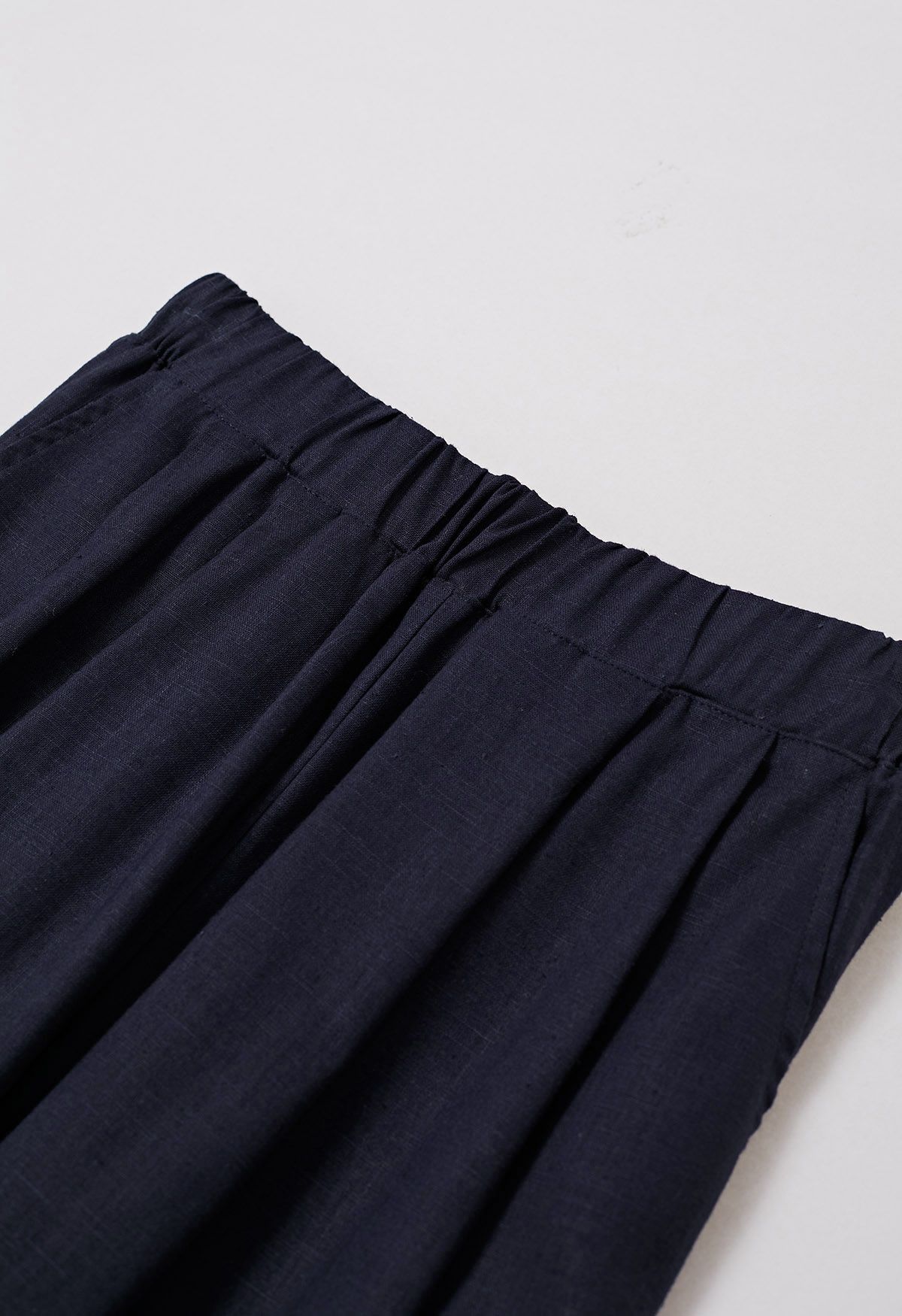 Pantalones anchos de mezcla de lino con bolsillo lateral en azul marino