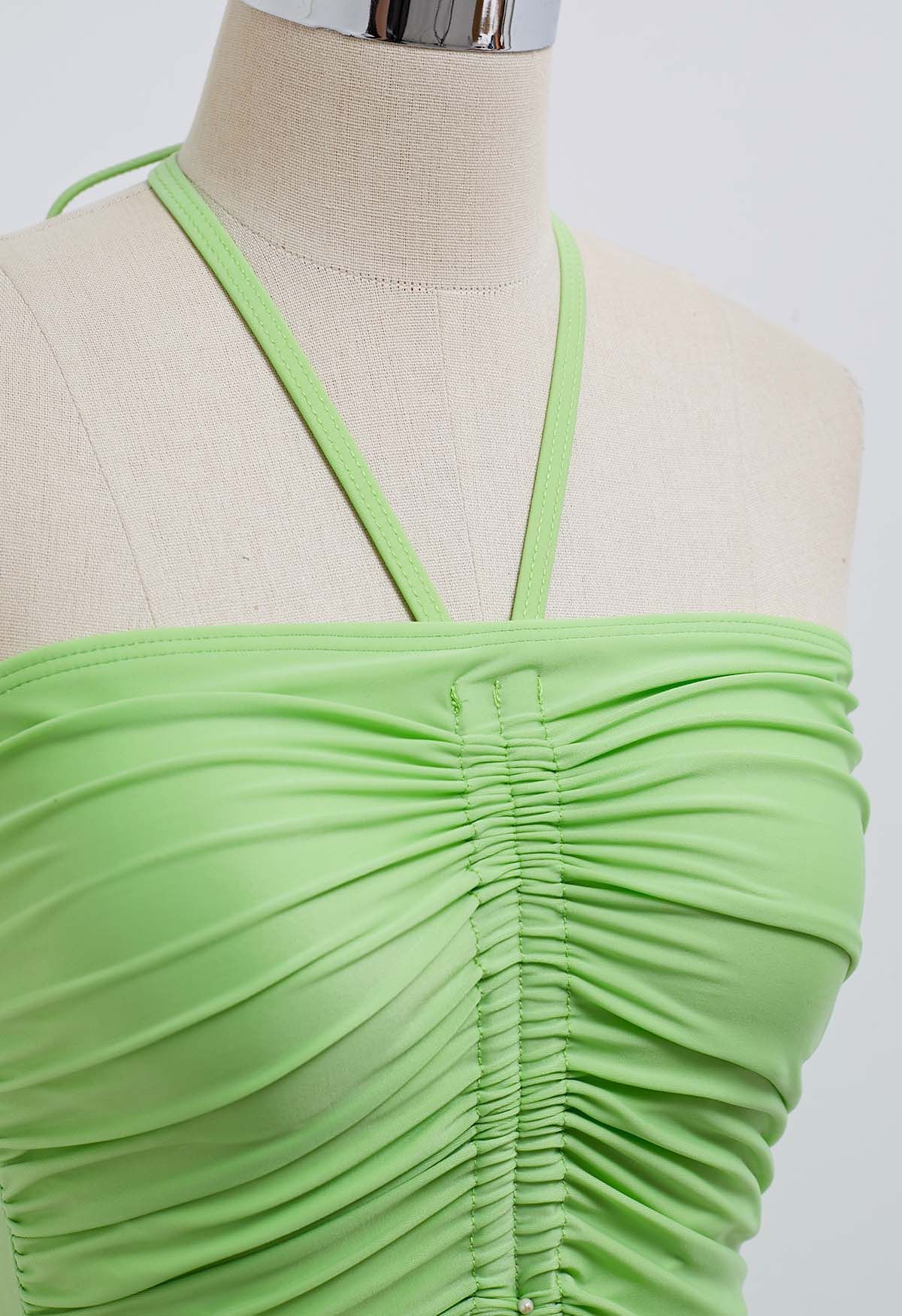 Traje de baño con cuello halter y cordón de color liso en verde