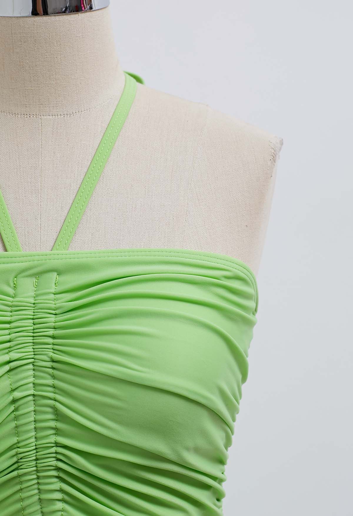 Traje de baño con cuello halter y cordón de color liso en verde