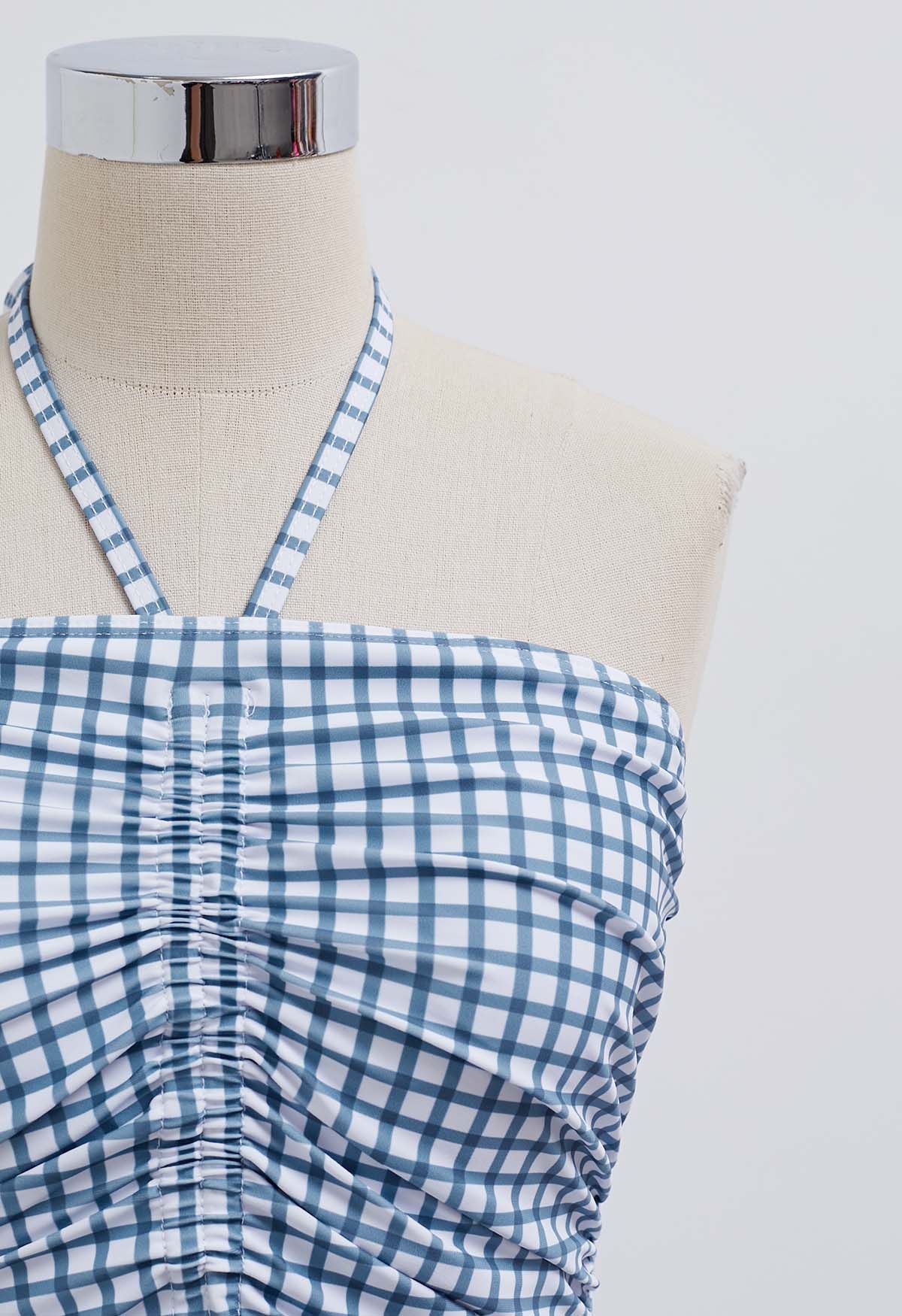 Traje de baño con cuello halter y cordón de cuadros vichy en azul