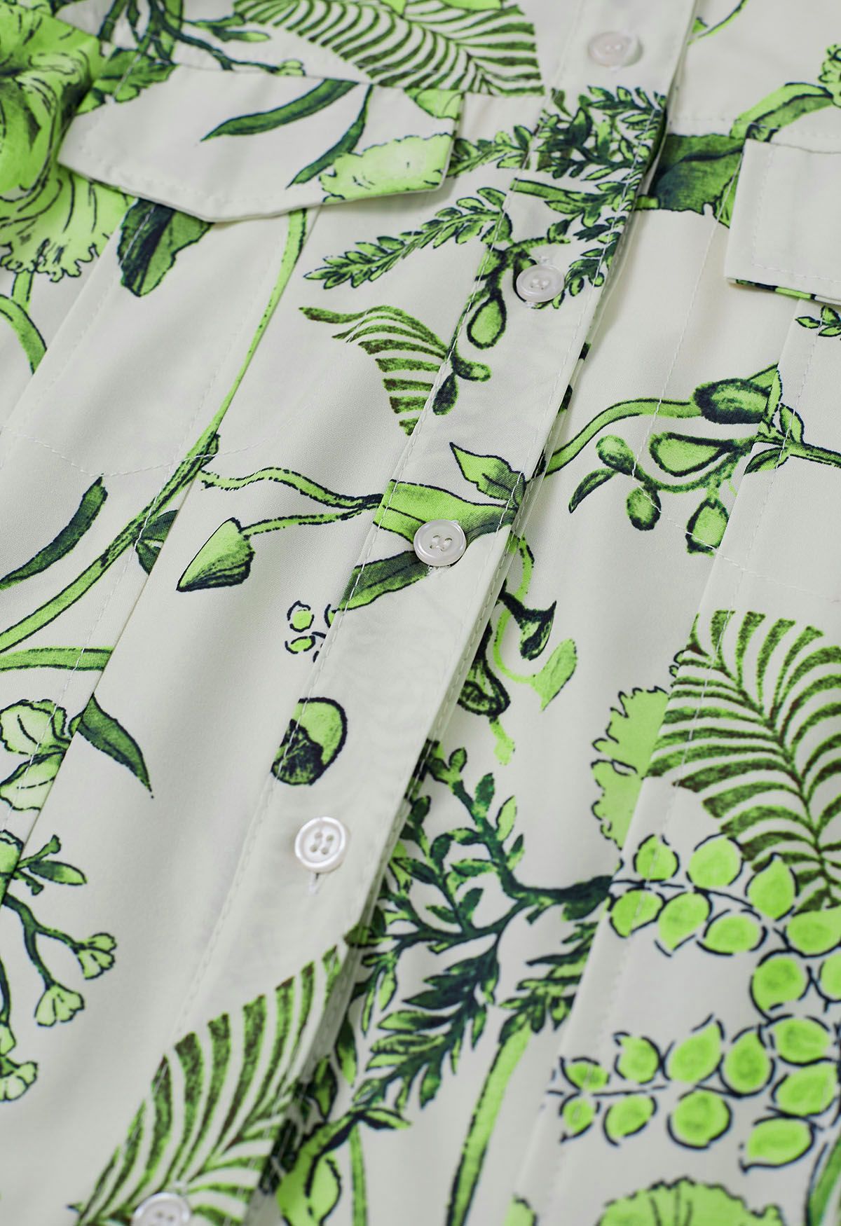 Vestido camisero de manga corta con estampado de hojas de palmeras tropicales verdes