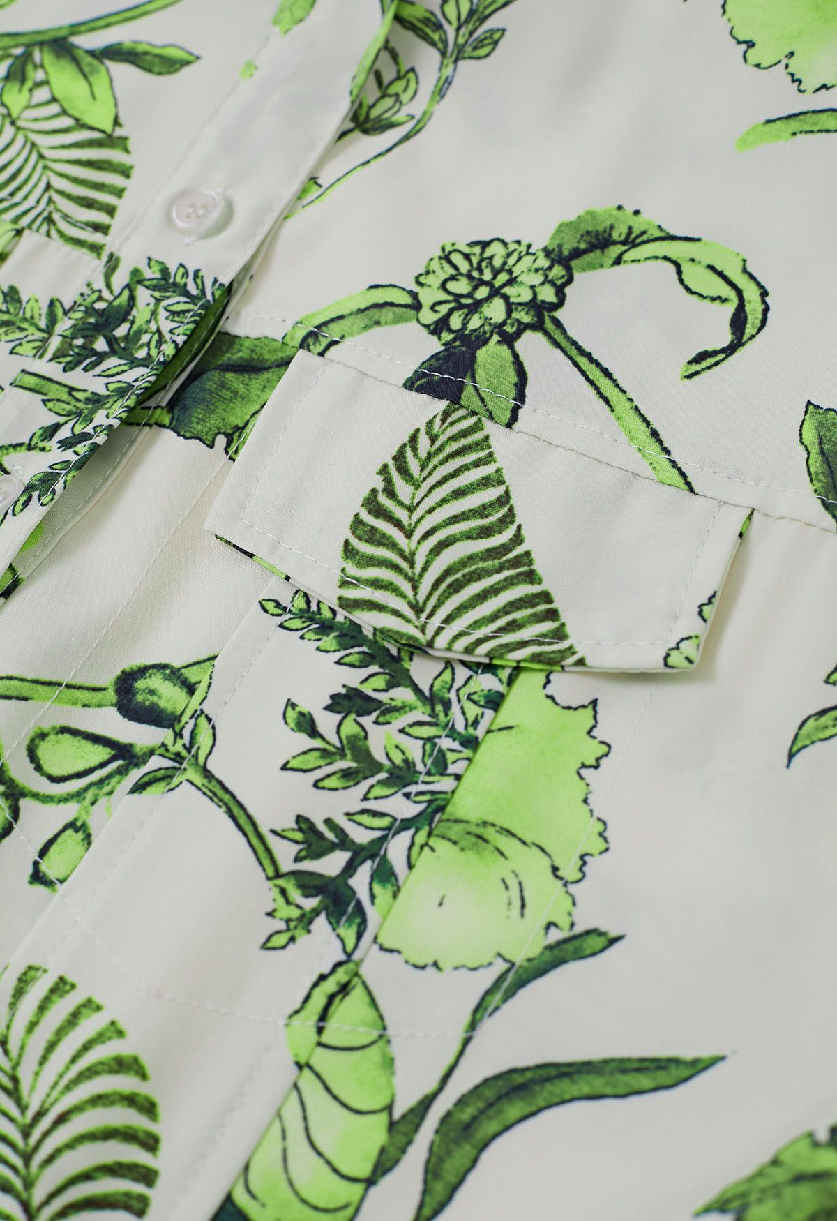 Vestido camisero de manga corta con estampado de hojas de palmeras tropicales verdes