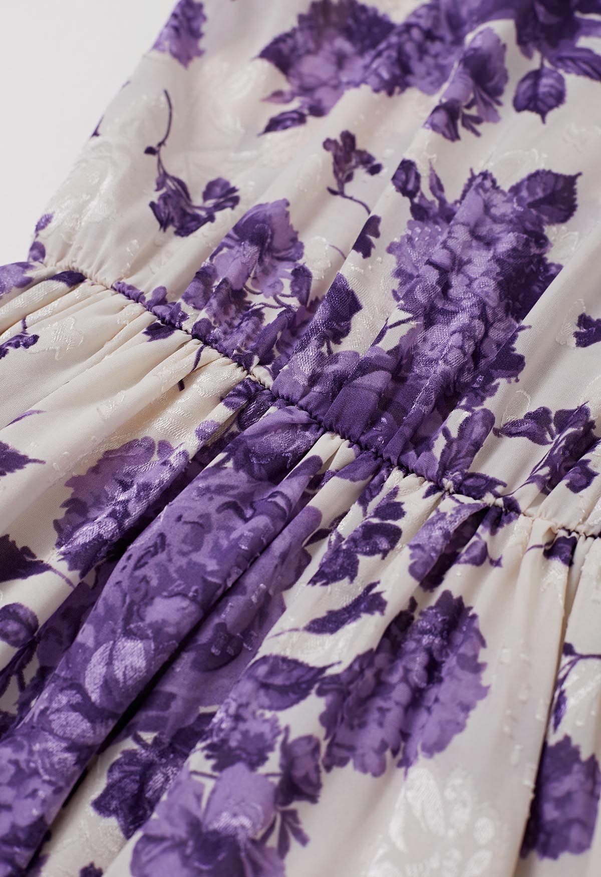 Vestido cruzado con volantes de jacquard floral morado