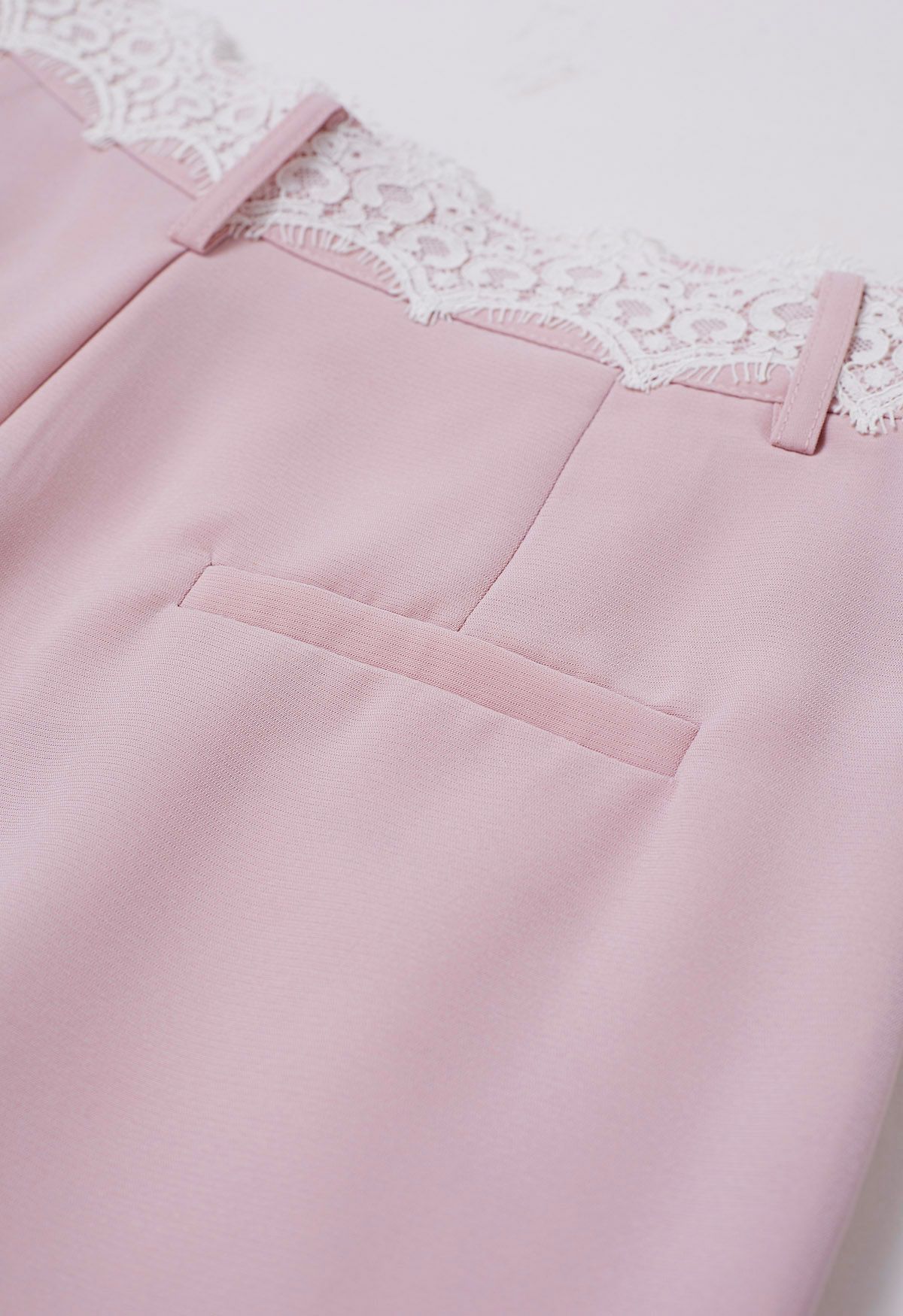 Pantalones rectos plisados con cintura de encaje en rosa