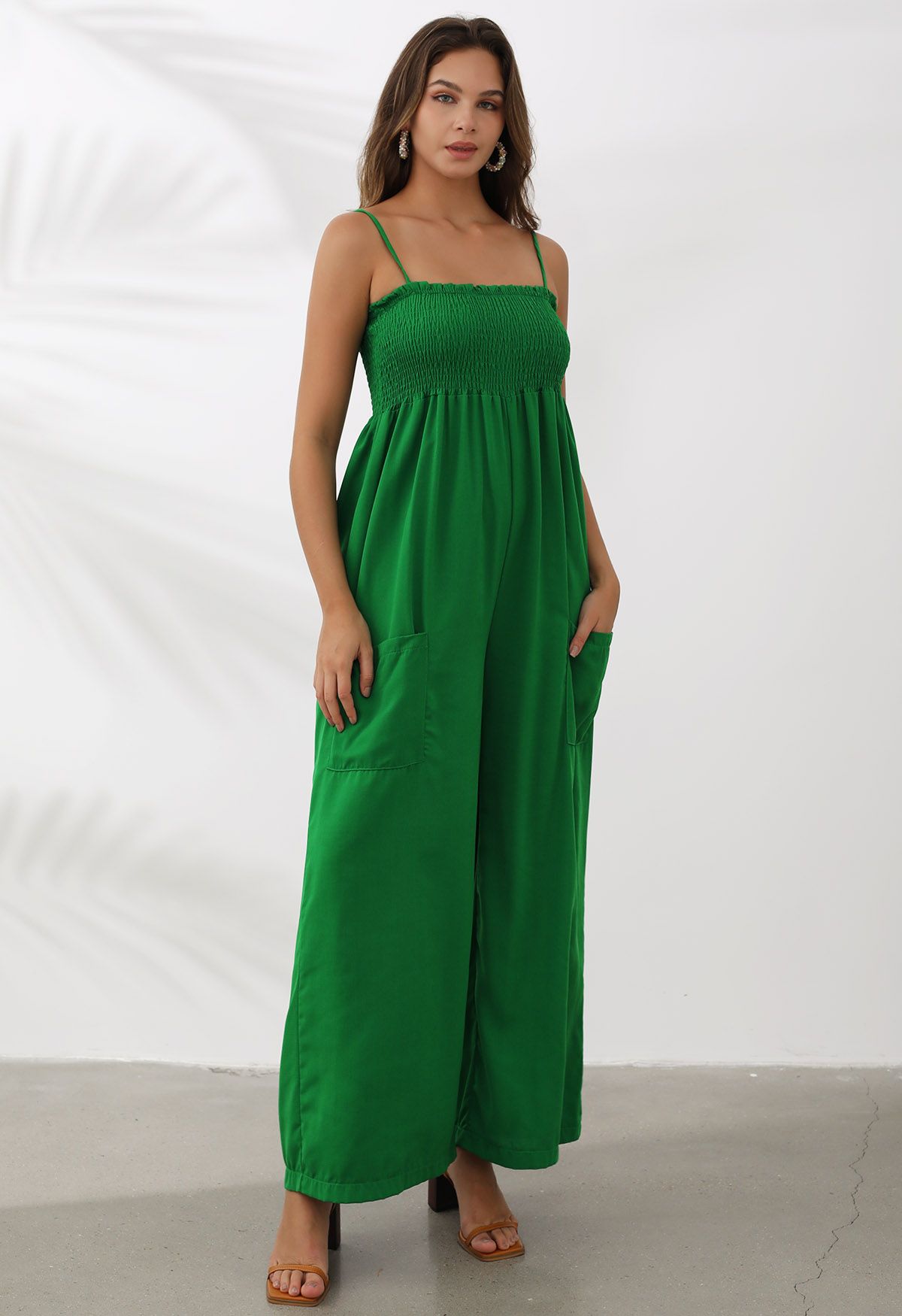 Mono camisola de pernera ancha y bolsillo de parche elegante en verde