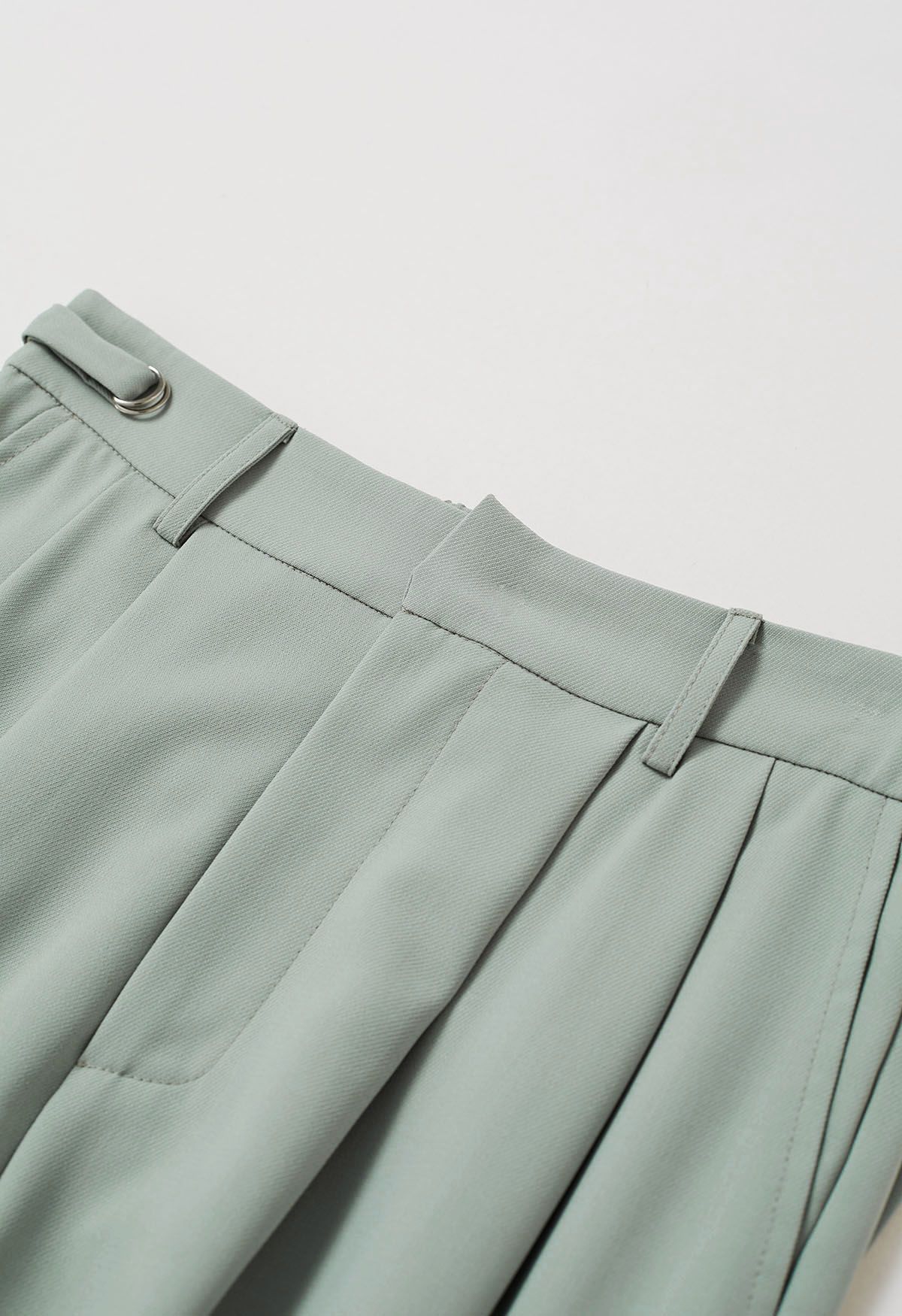 Pantalones palazzo plisados con cintura con cinturón en verde guisante