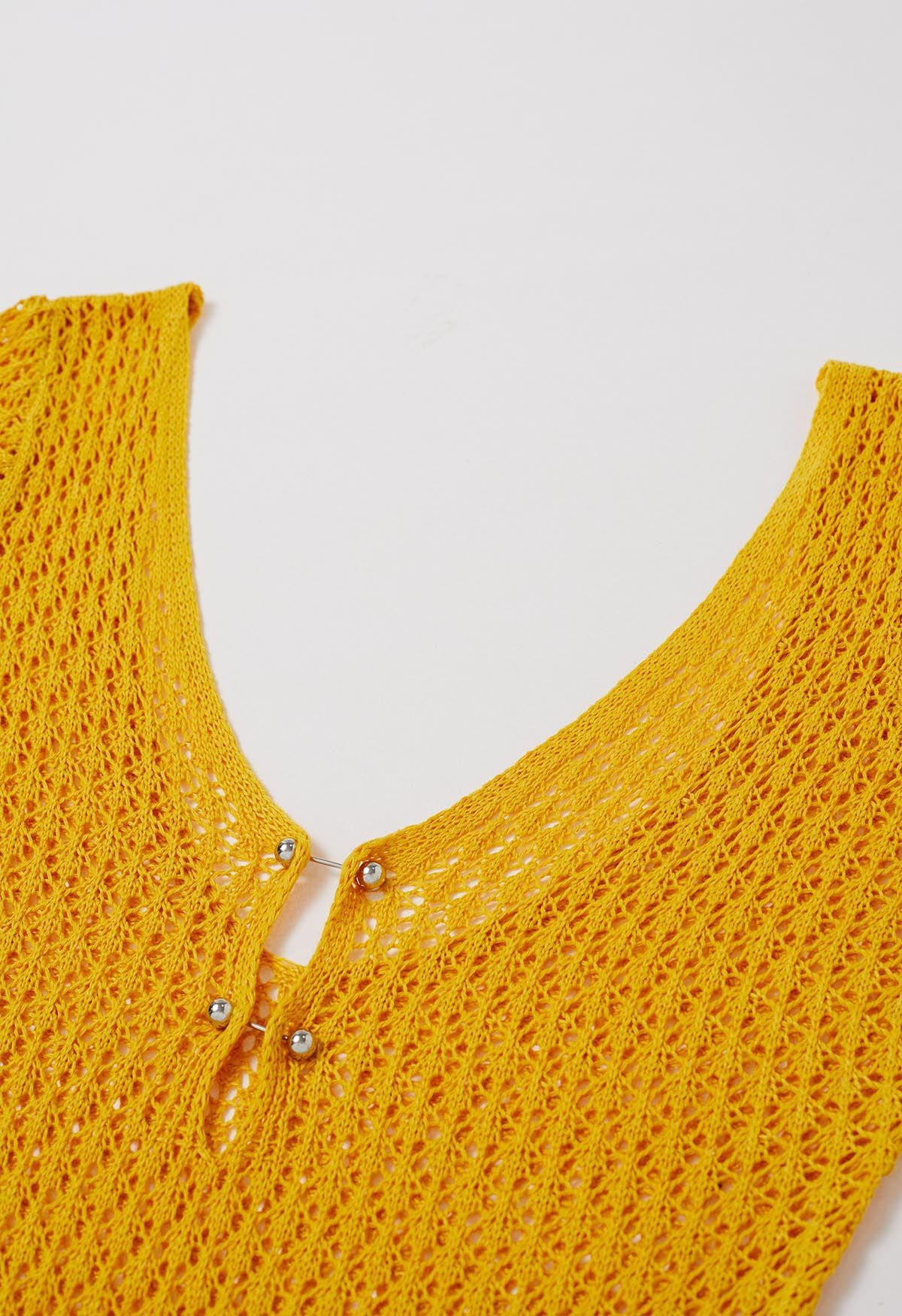 Pareo de crochet con decoración de cuentas y espalda abierta en amarillo