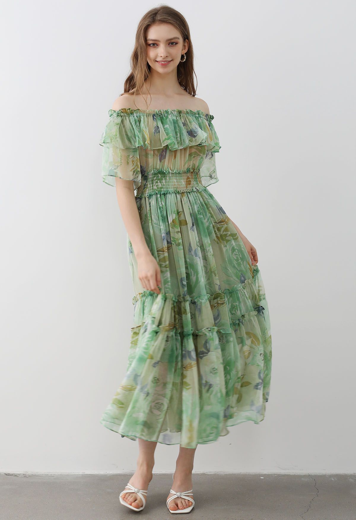 Vestido de gasa con volantes y hombros descubiertos florales en verde de Summer Days