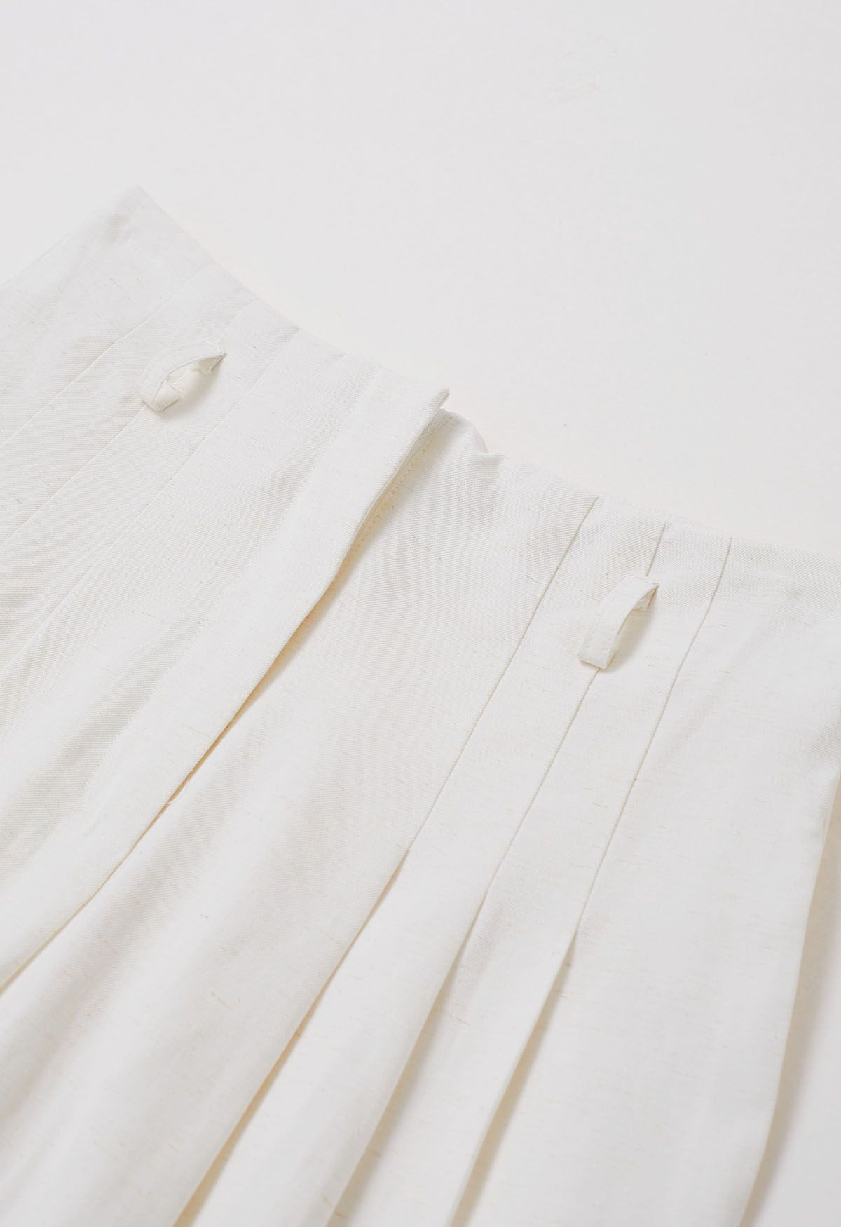 Pantalones palazzo de mezcla de lino con cinturón antiguo en blanco