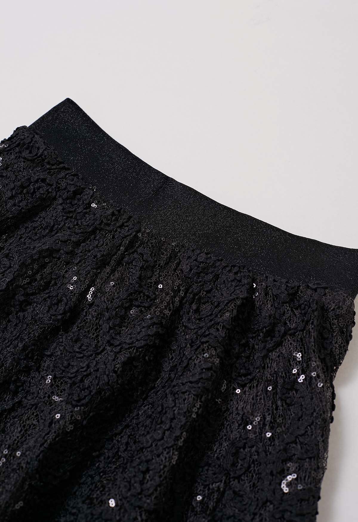 Falda larga de rejilla con adornos de lentejuelas y crochet floral en negro