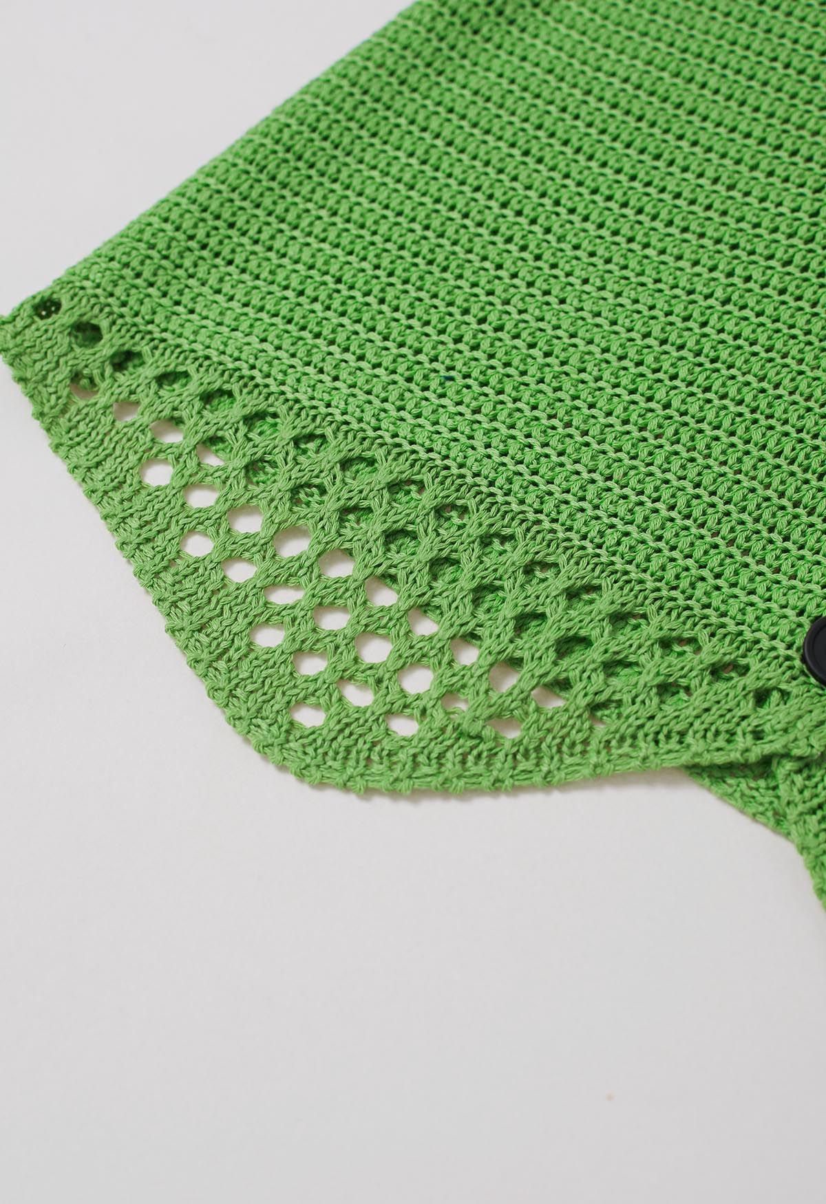 Conjunto de chaleco abotonado de crochet calado y falda con cordón en verde