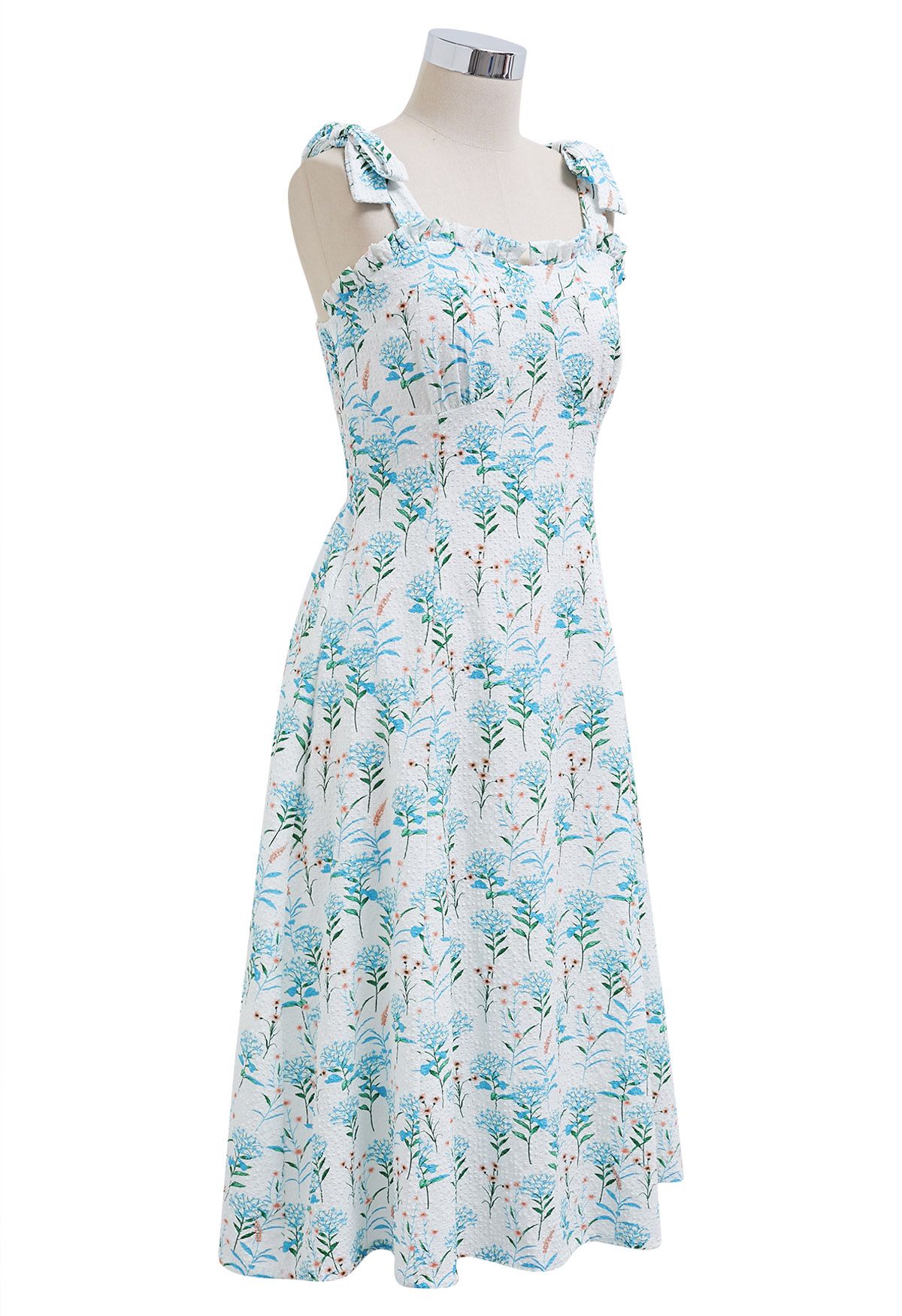 Vestido midi con estampado floral y tirantes en relieve azul