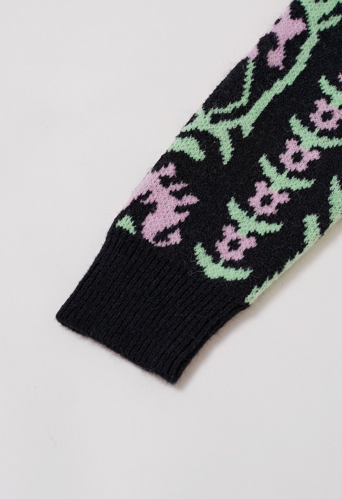 Suéter de punto jacquard con ramas florales en negro