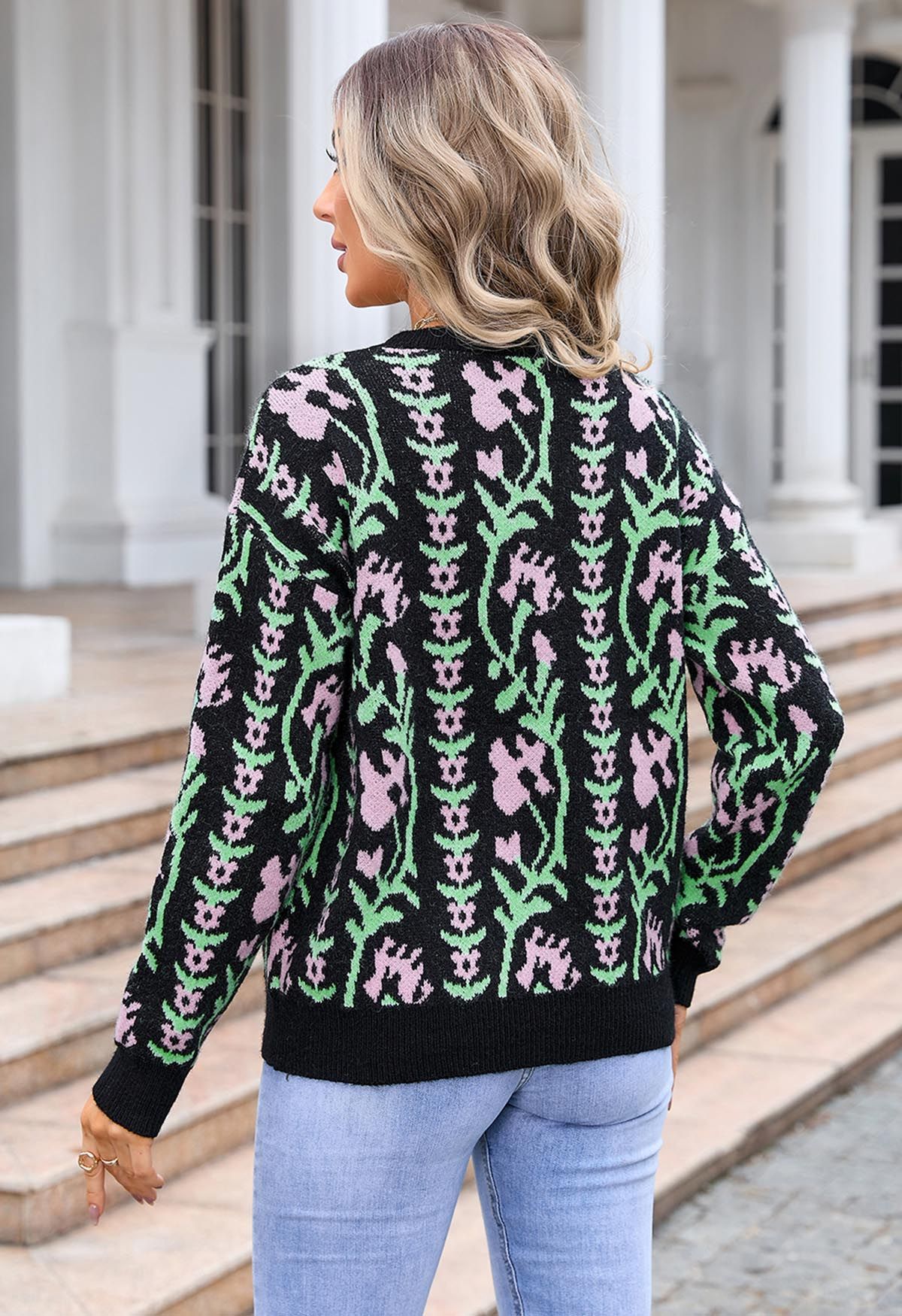 Suéter de punto jacquard con ramas florales en negro