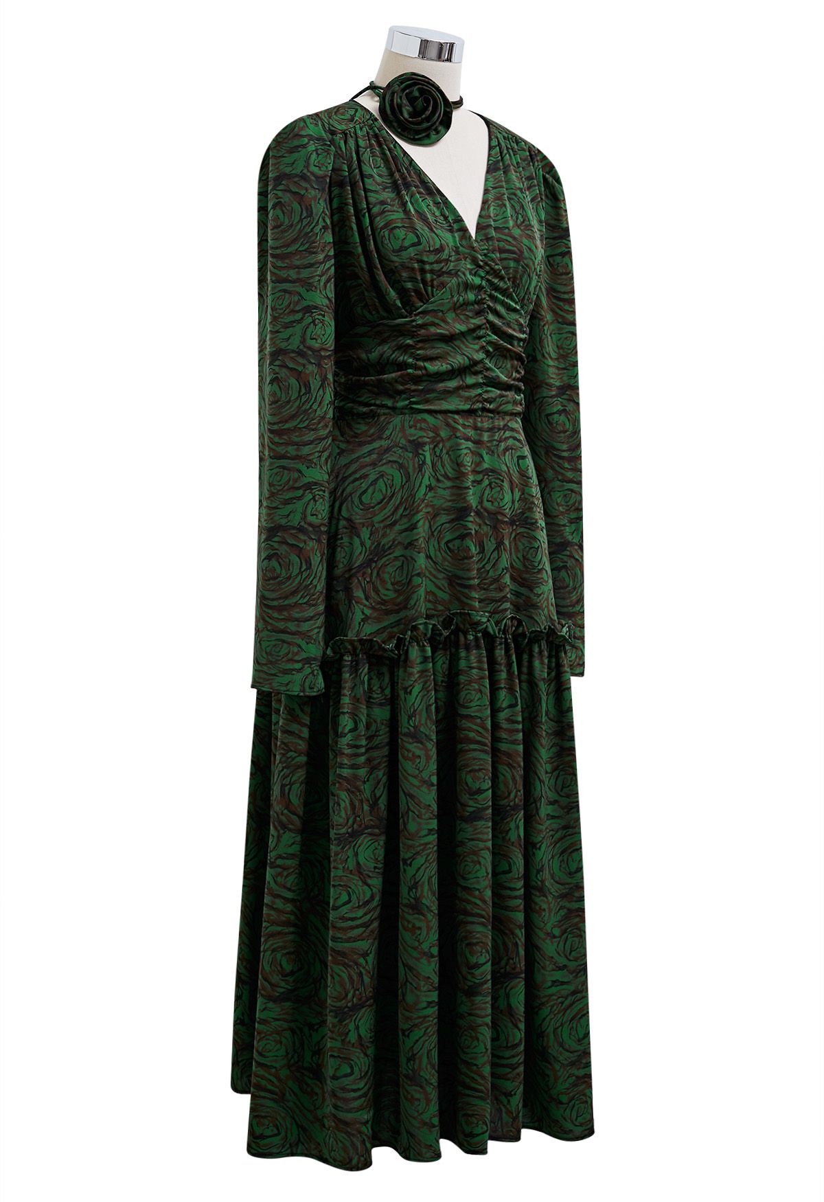 Fantástico vestido midi fruncido con escote en V y gargantilla en color verde oscuro