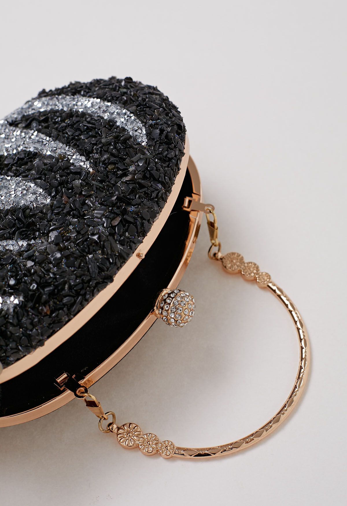 Clutch ovalado de calabaza con diamantes de imitación en negro