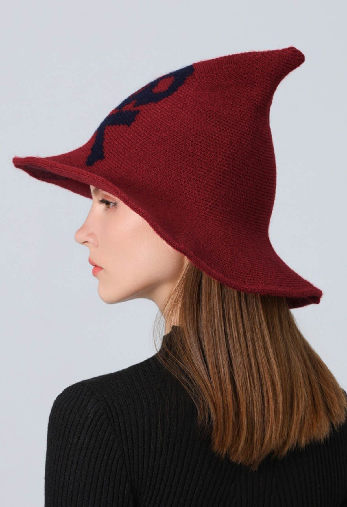 Sombrero de bruja de mezcla de lana con estampado de calavera en color rojo