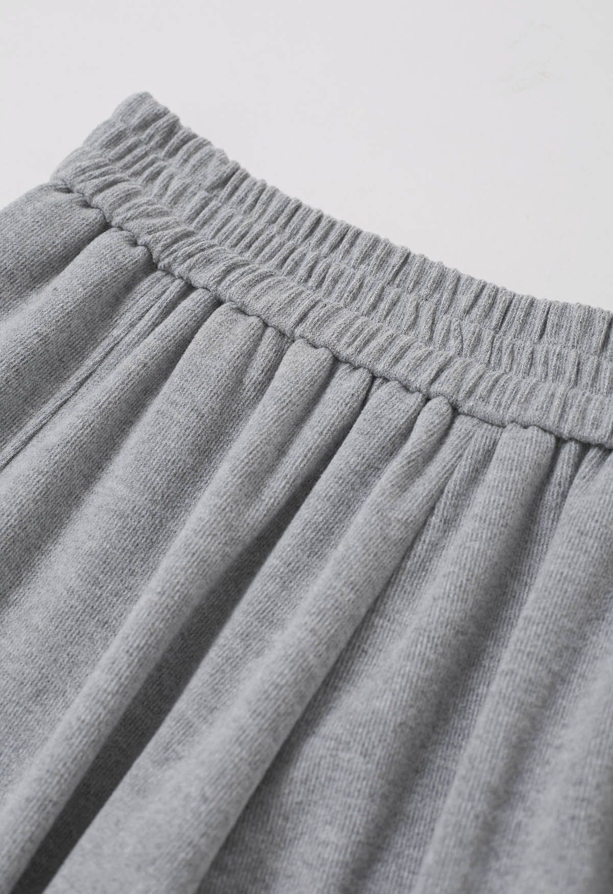 Pantalones acampanados Graceful Ease en color gris