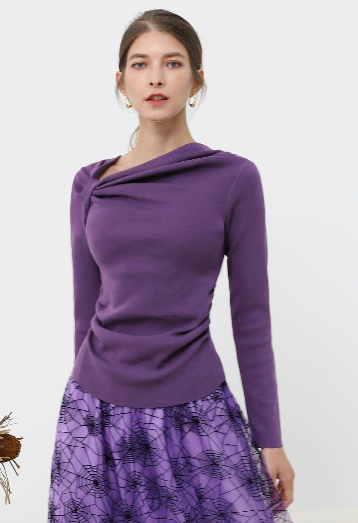 Blusa de punto con mangas largas fruncidas y nudo lateral en violeta