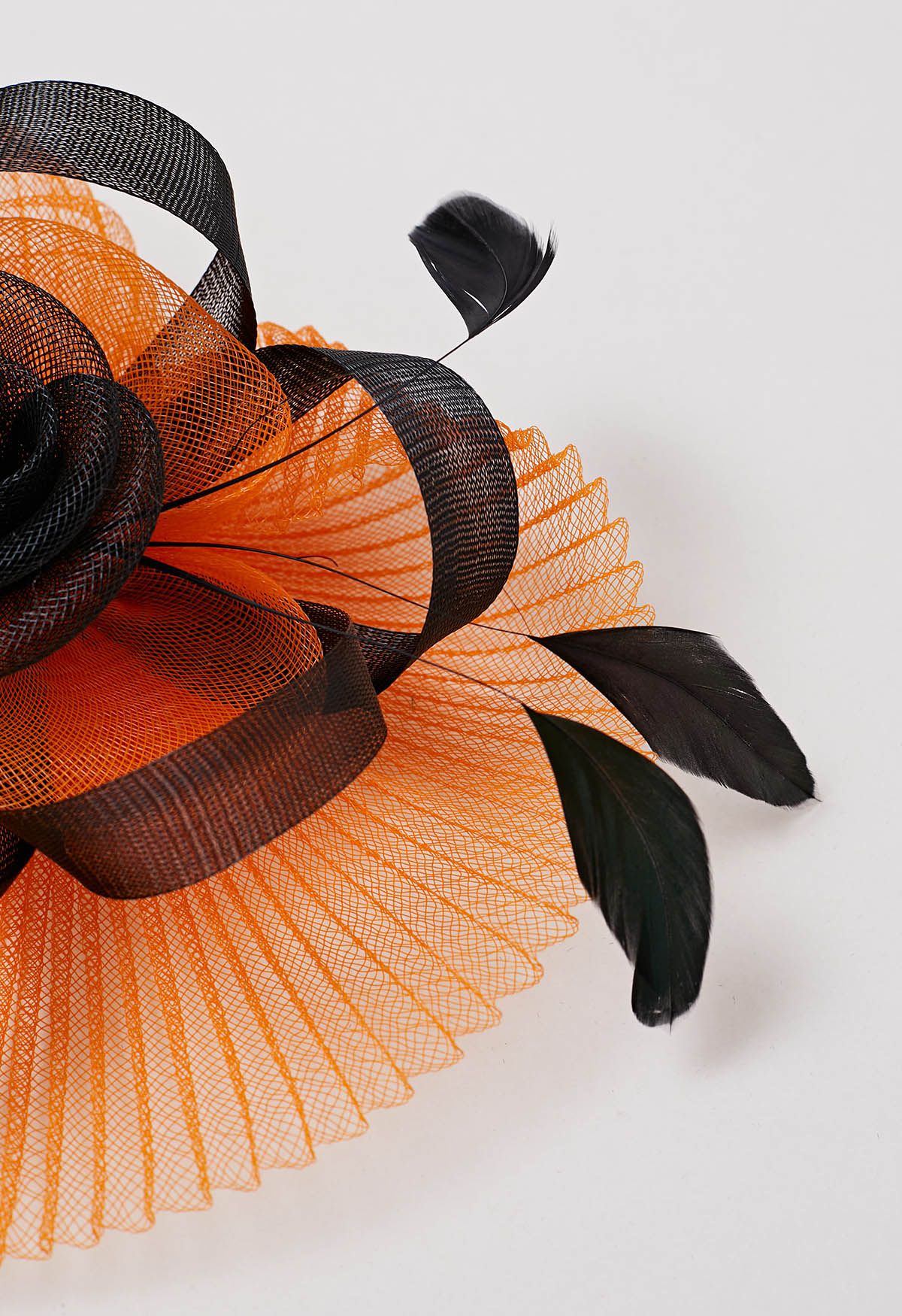 Diadema de flores de malla plisada con pinza para el cabello en color naranja