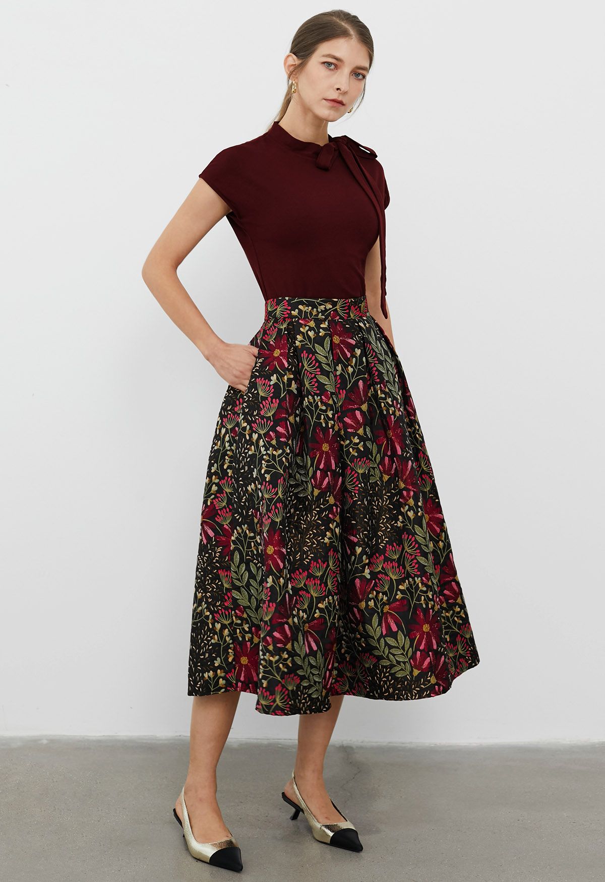 Falda midi plisada con estampado de margaritas en jacquard en color negro