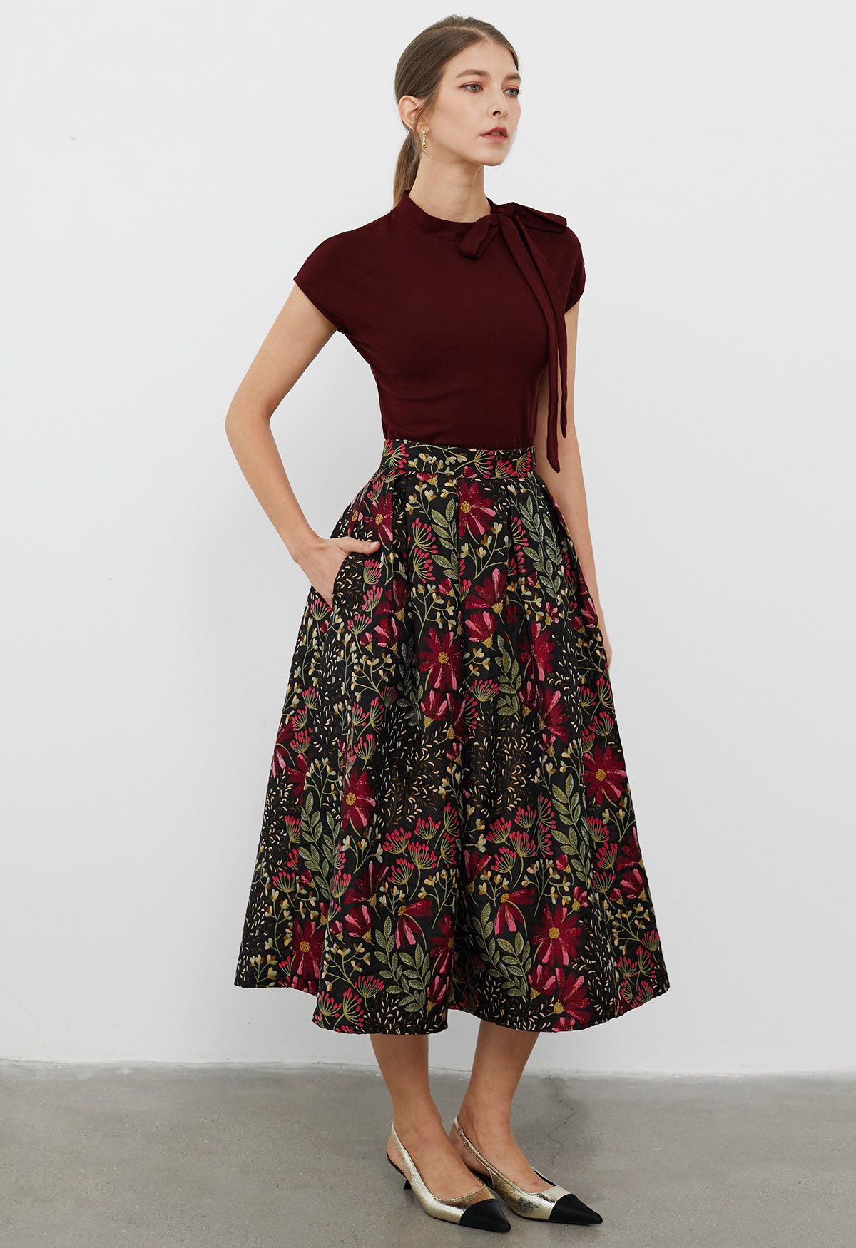 Falda midi plisada con estampado de margaritas en jacquard en color negro