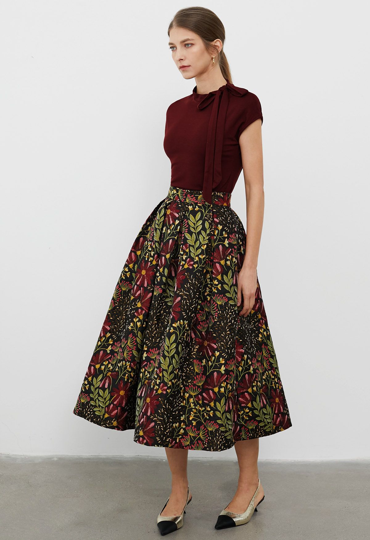 Falda midi plisada con estampado de margaritas en jacquard en color negro