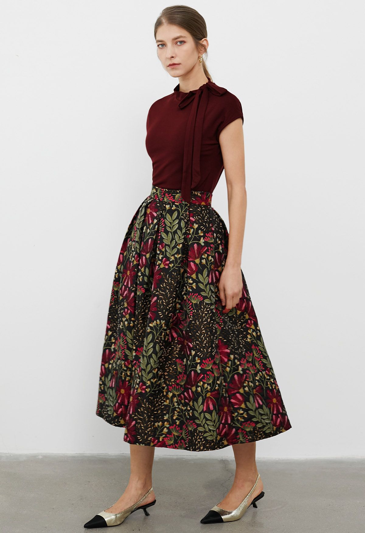 Falda midi plisada con estampado de margaritas en jacquard en color negro