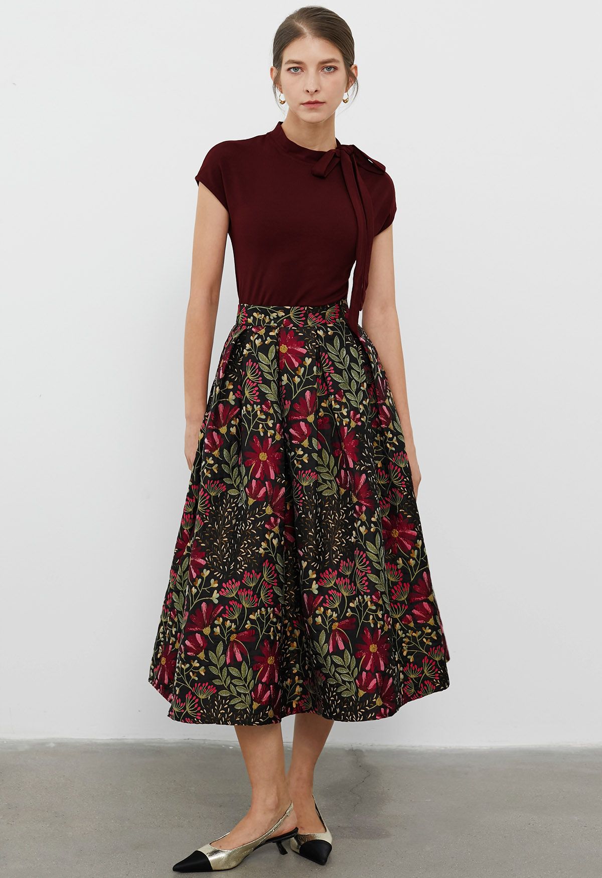 Falda midi plisada con estampado de margaritas en jacquard en color negro