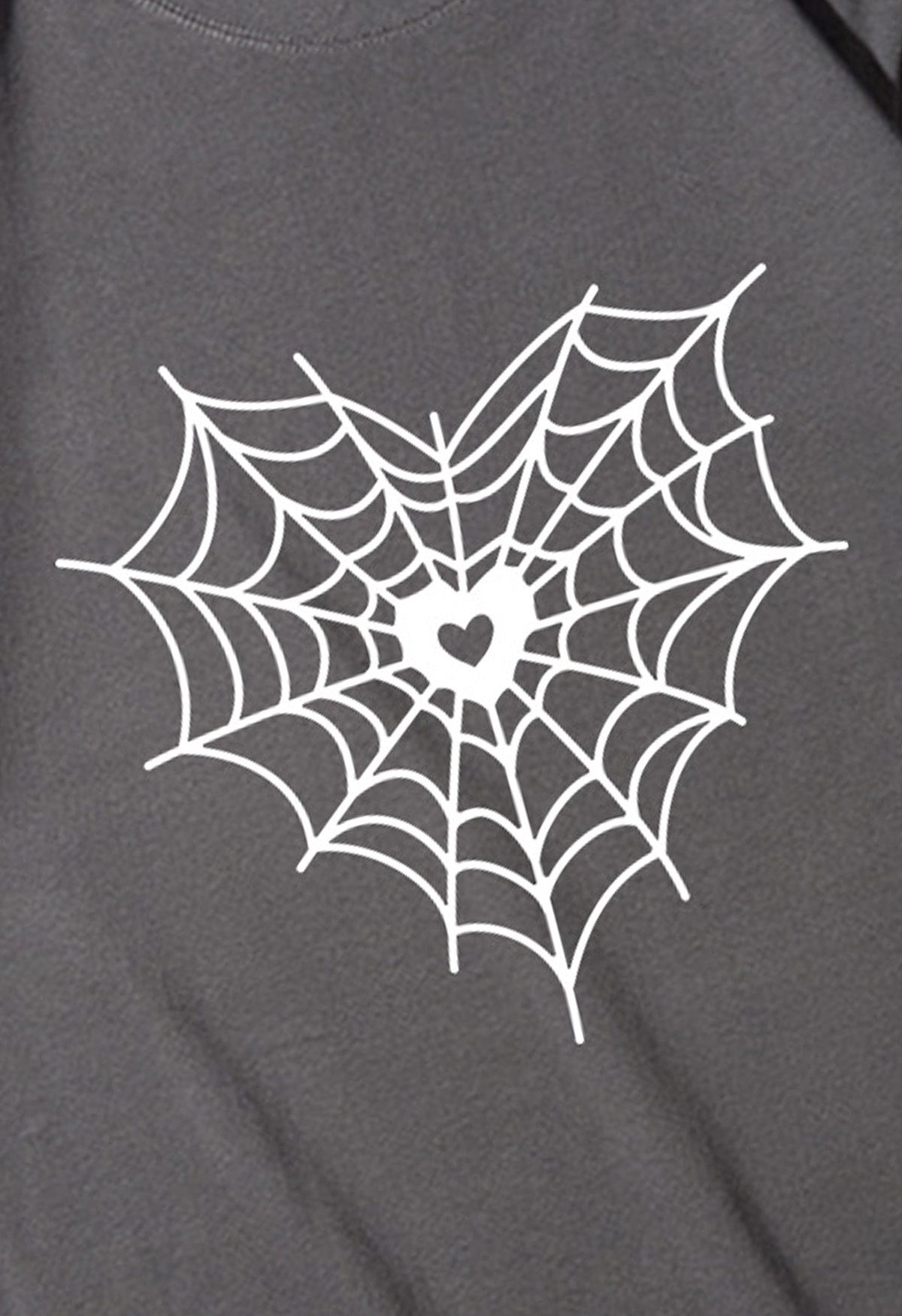 Camiseta con estampado de telaraña y corazón blanco