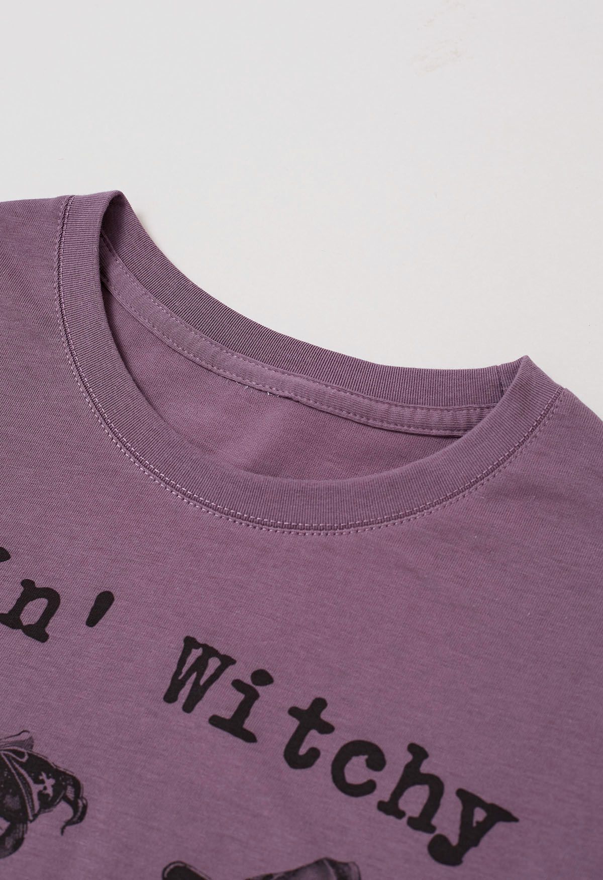 Camiseta con estampado femenino Feelin' Witchy