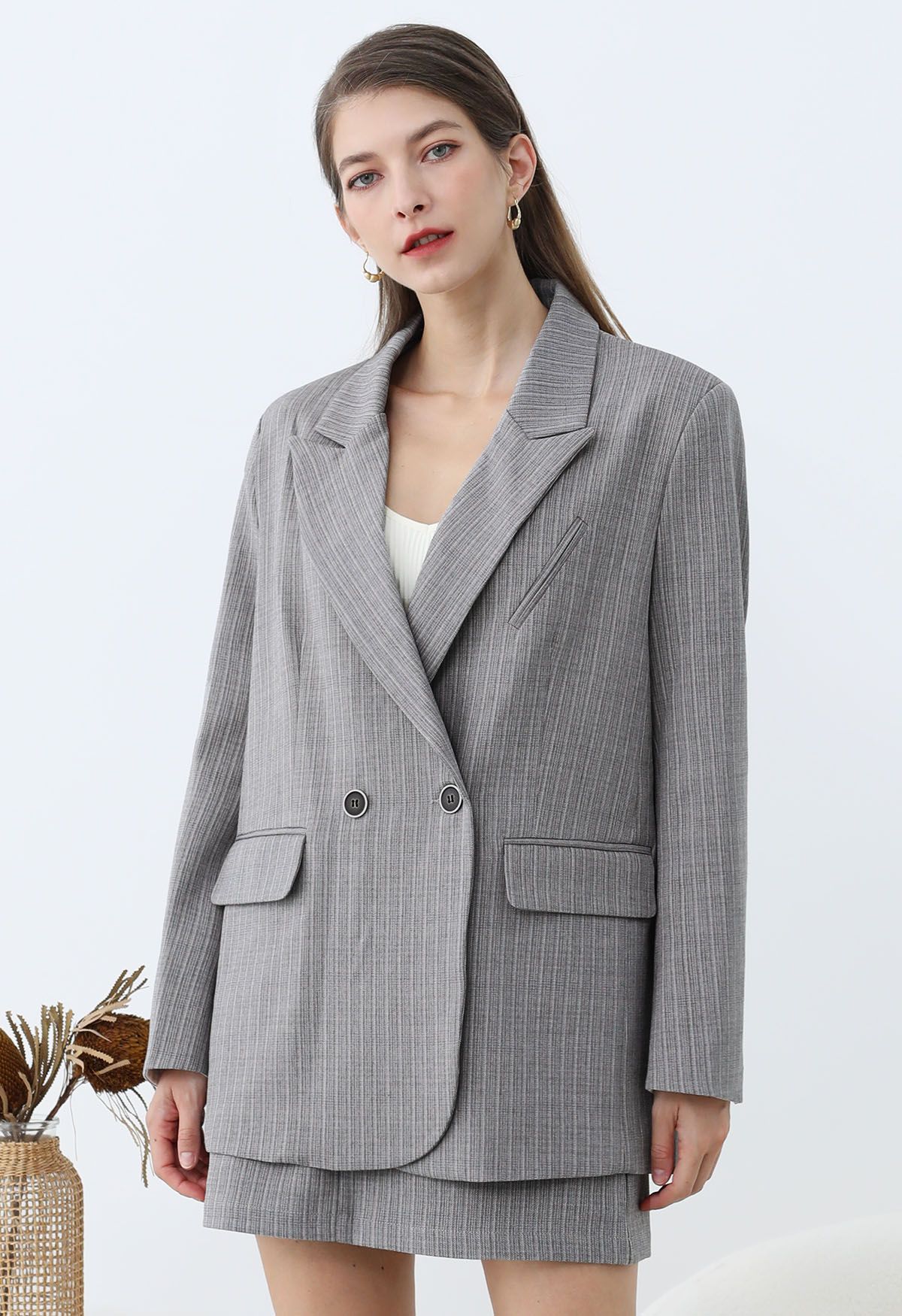 Blazer oversize con hombreras acolchadas y rayas Everlasting en gris